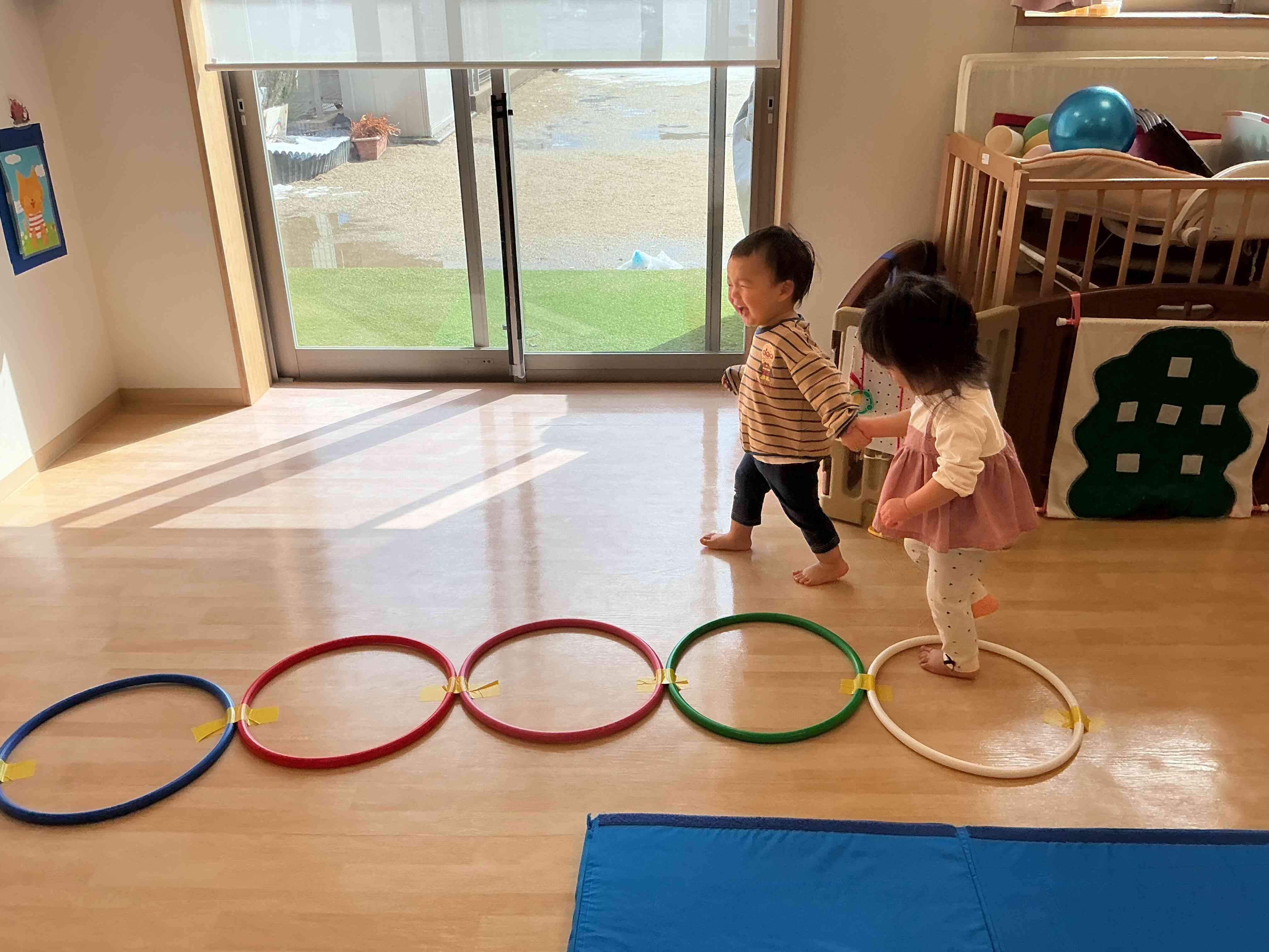 フラフープを跨げるようになったよ