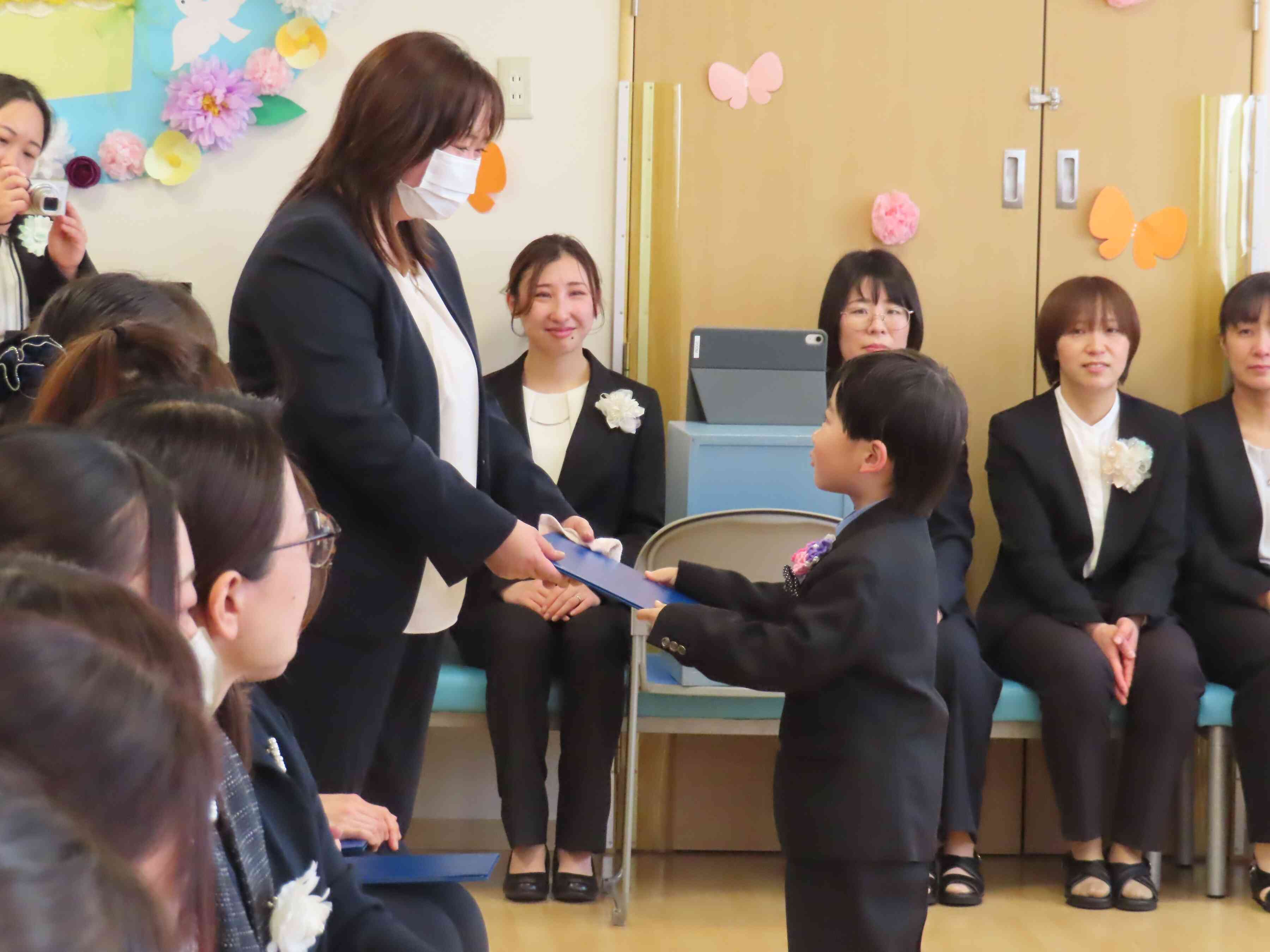 しっかり保育証書をお渡しできました。