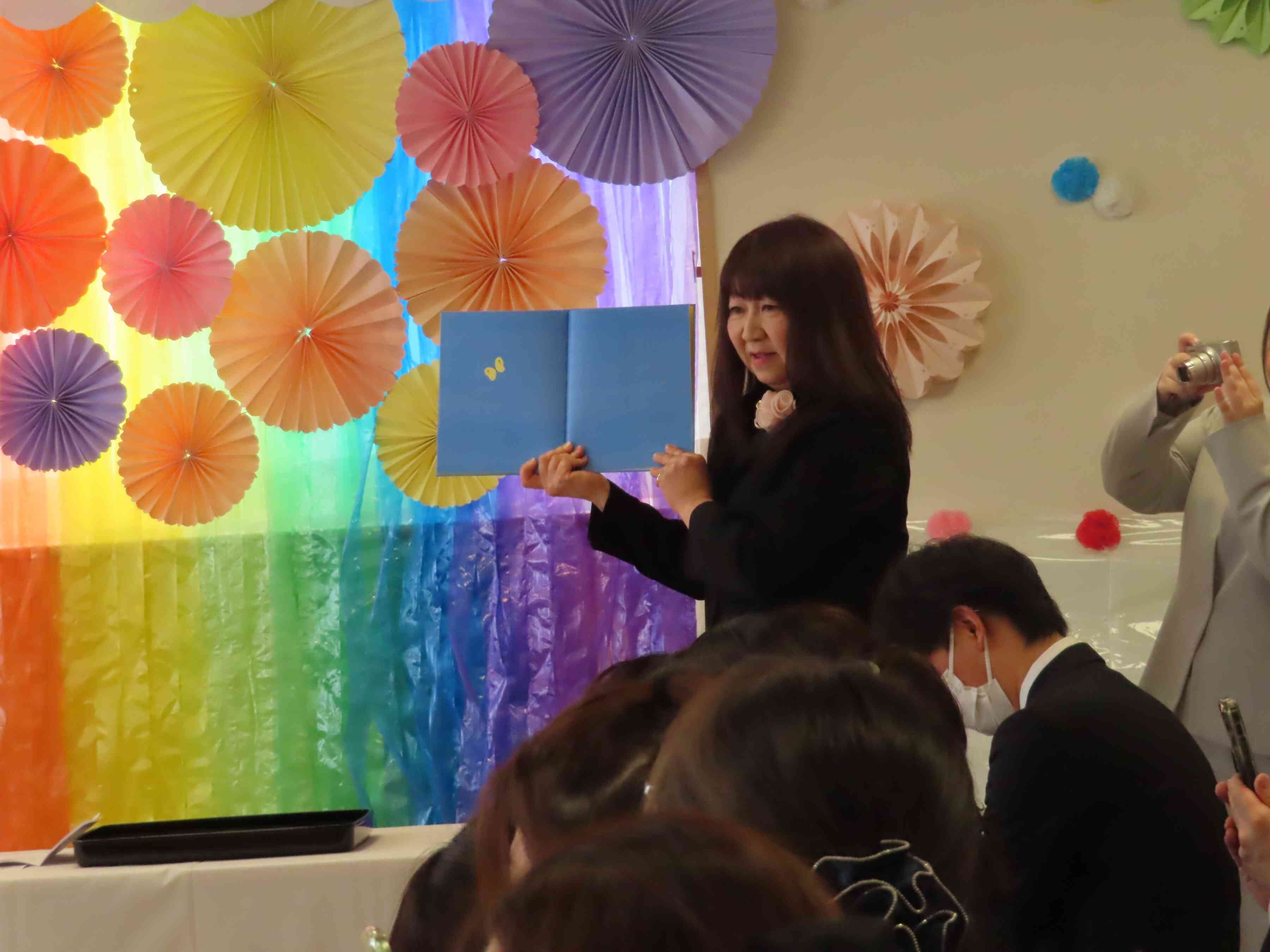 園長先生から絵本の読み聞かせのプレゼント