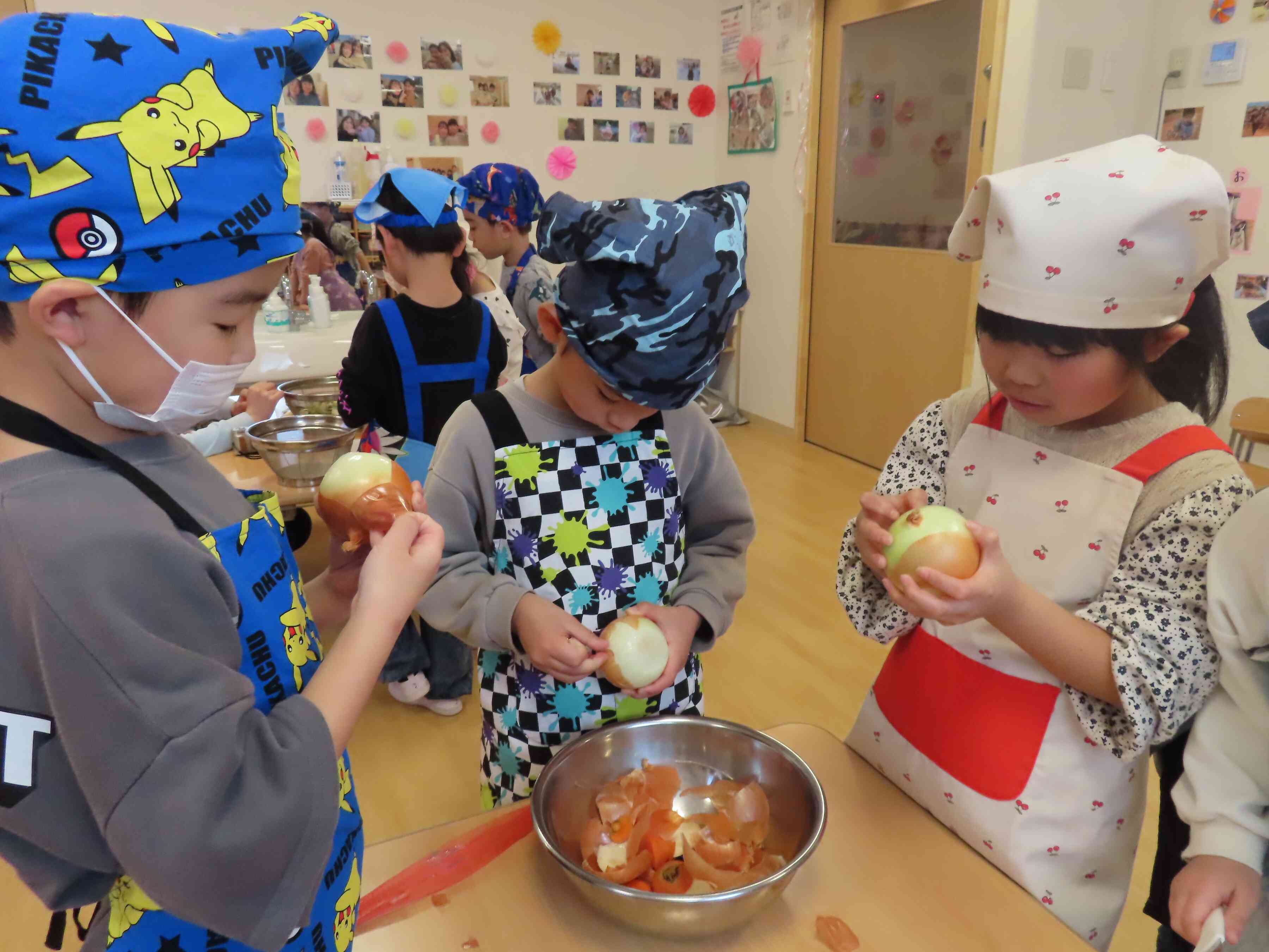 玉ねぎの皮むき中