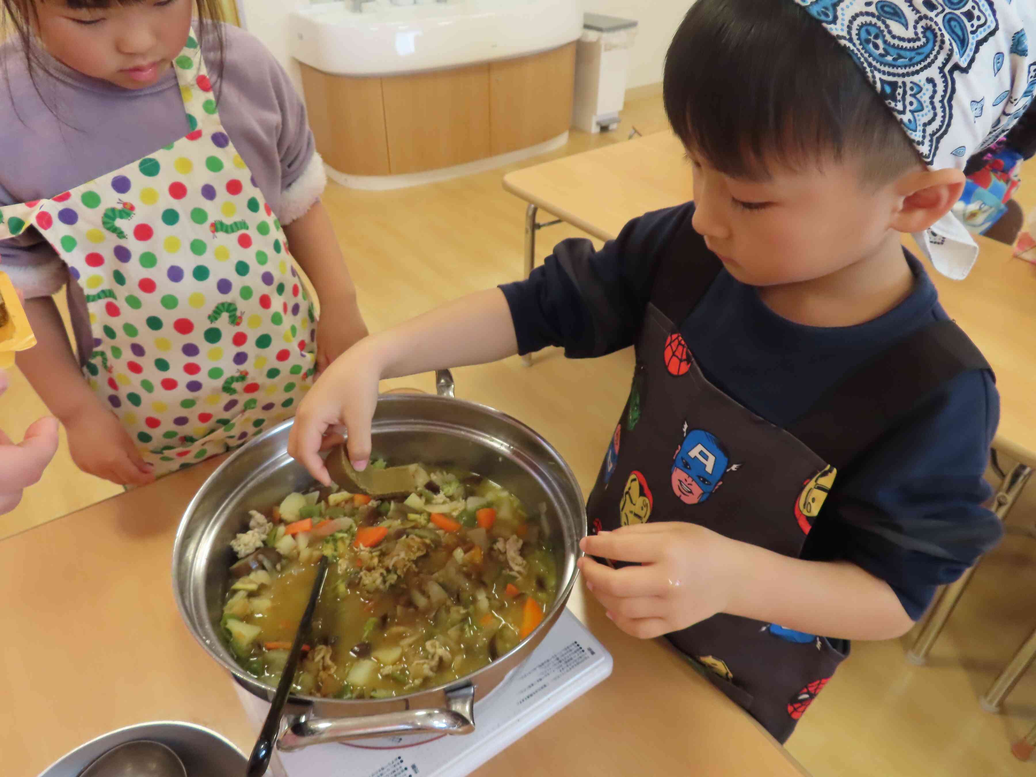 食育活動「カレー作り」きりんぐみ（５歳児）
