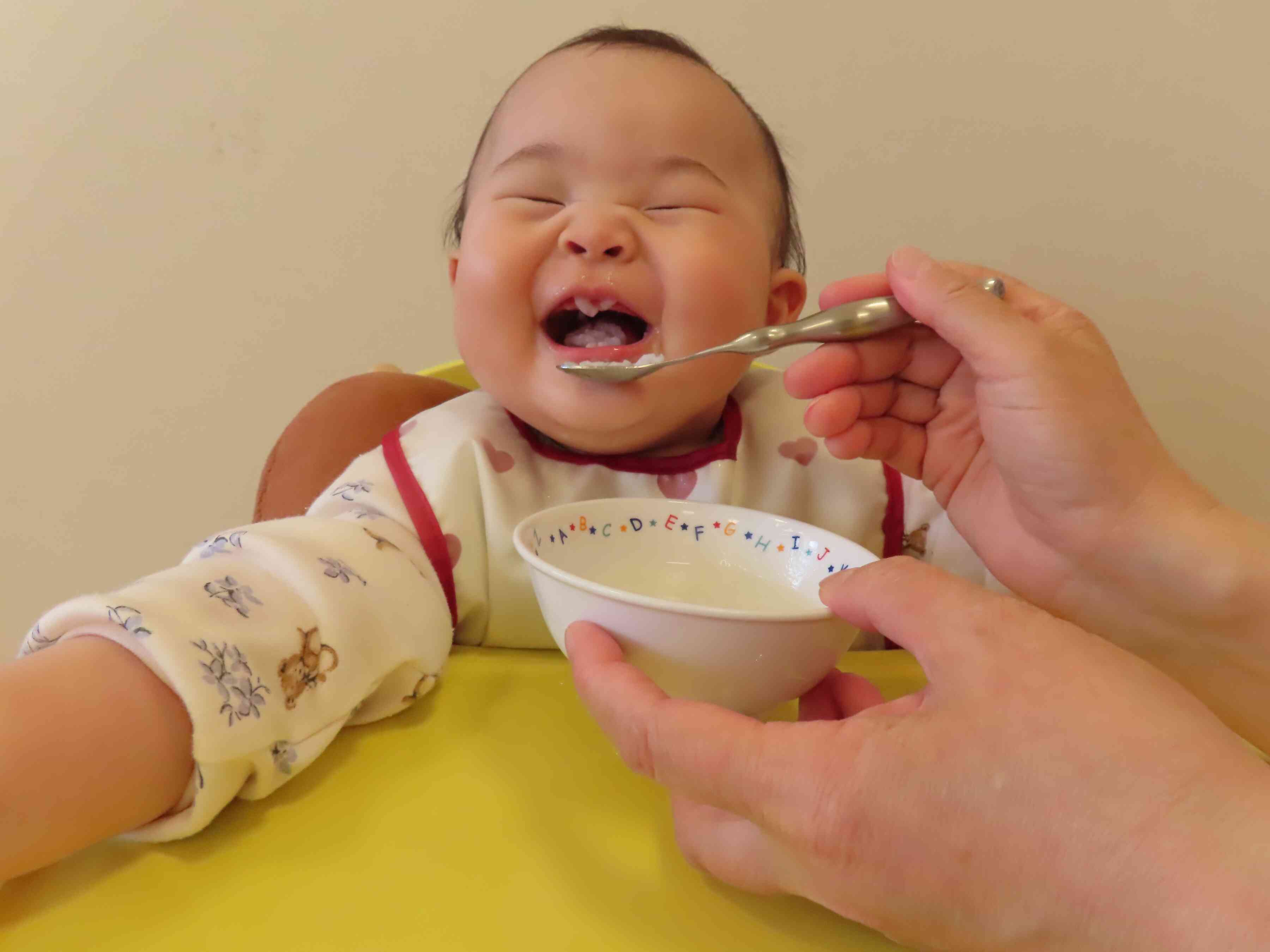 離乳食も始まりました。