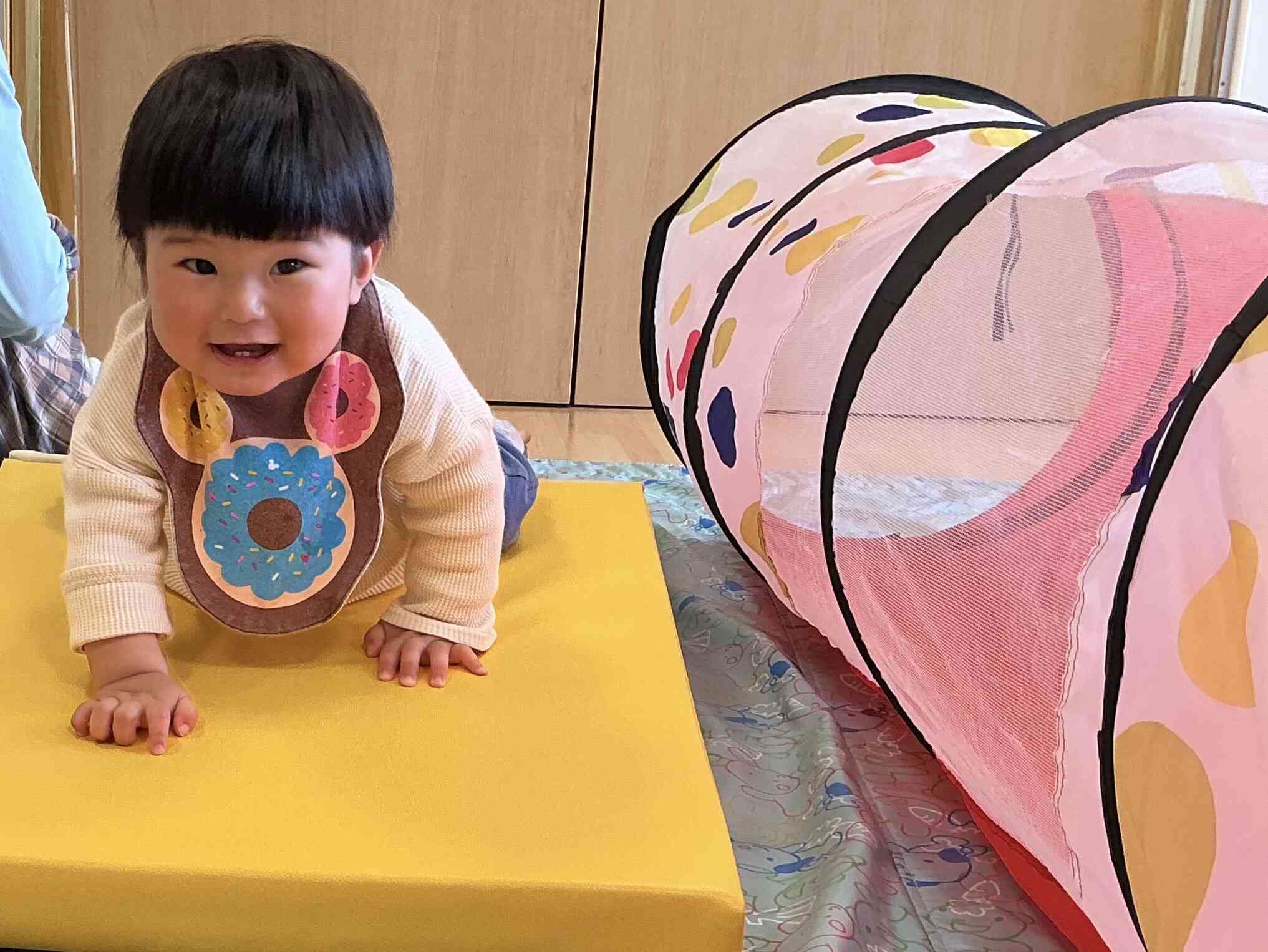 ハイハイが楽しいね。