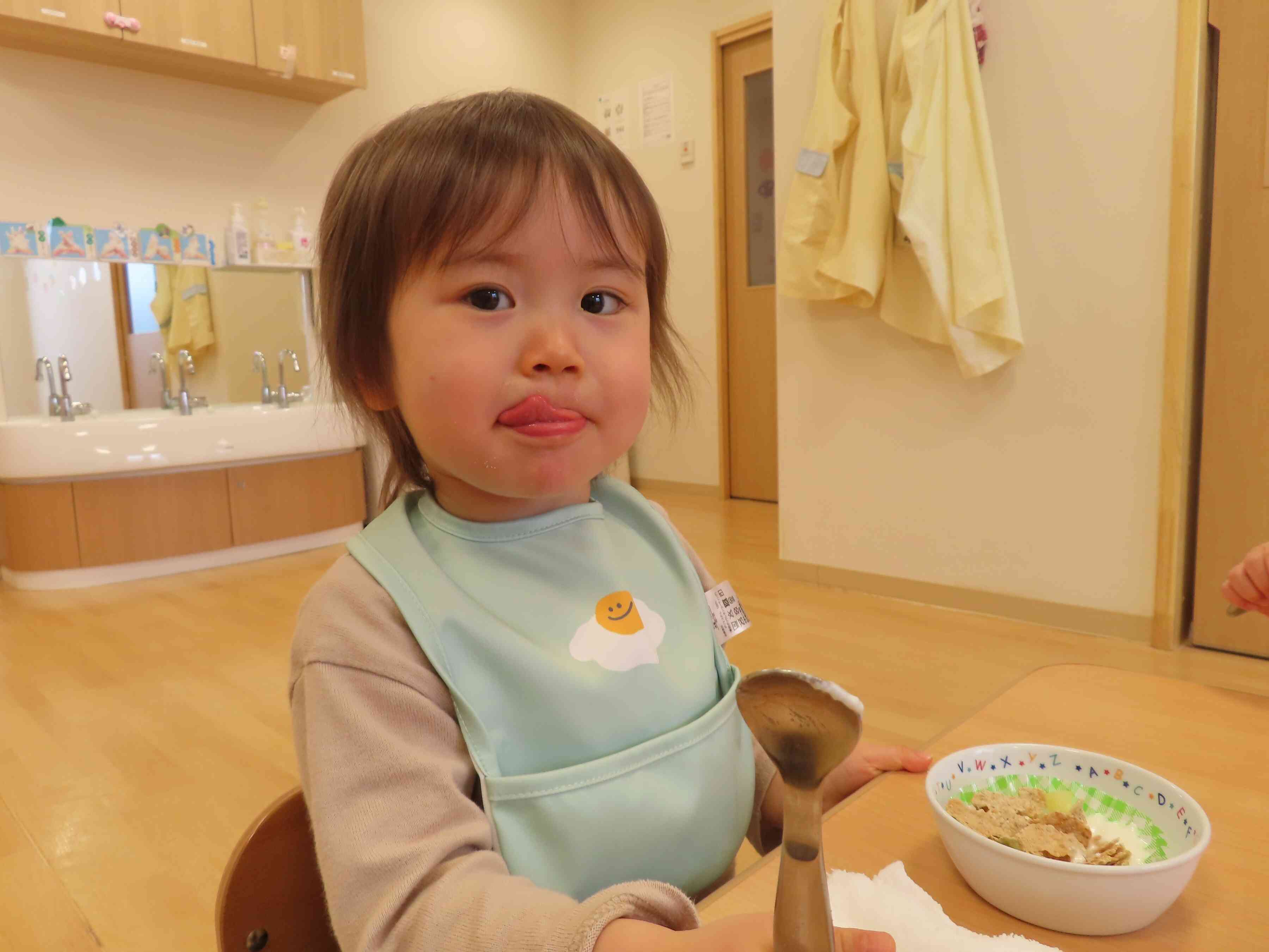 おやつもモリモリ食べます