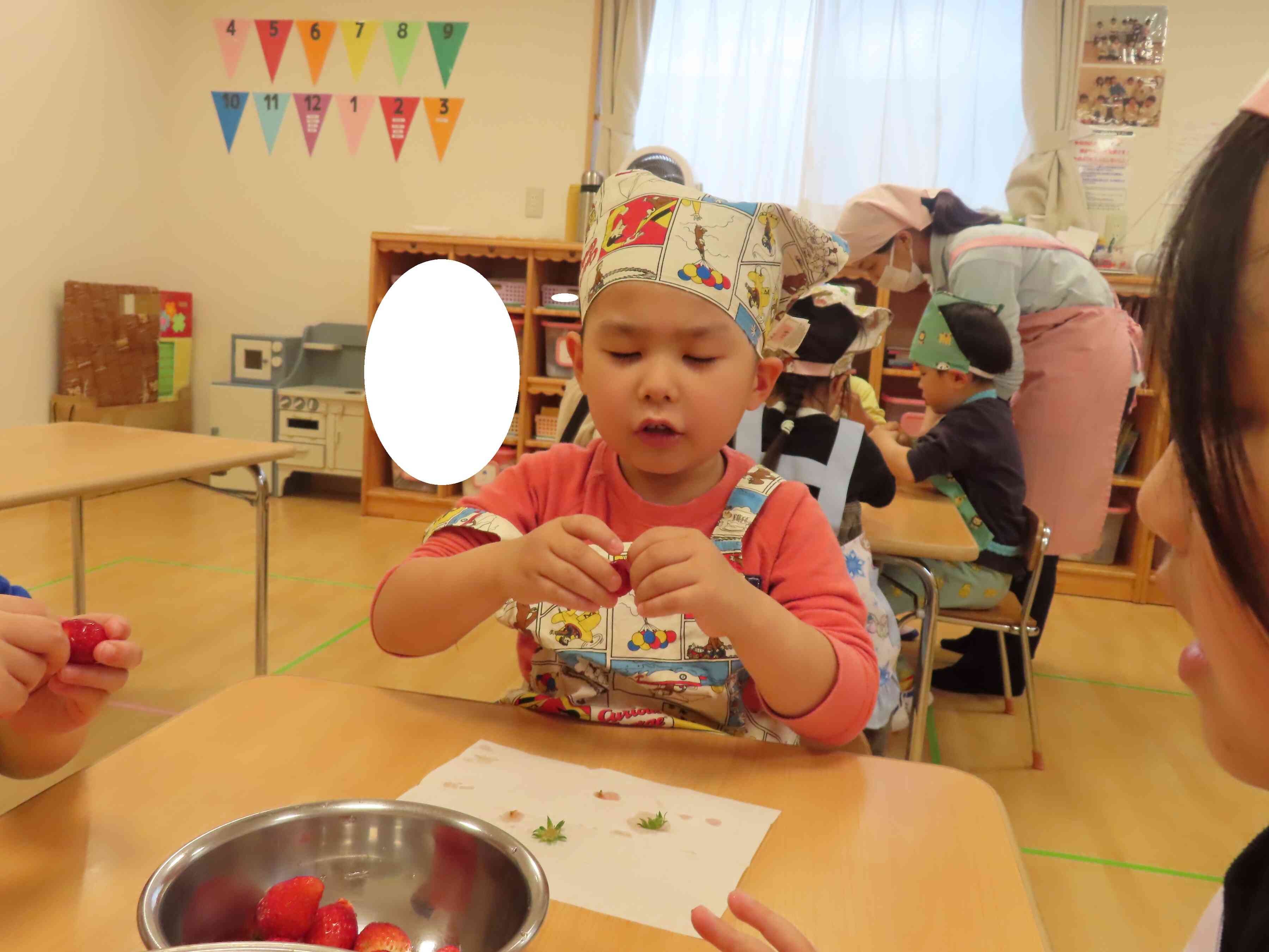 イチゴのへたをとりました。