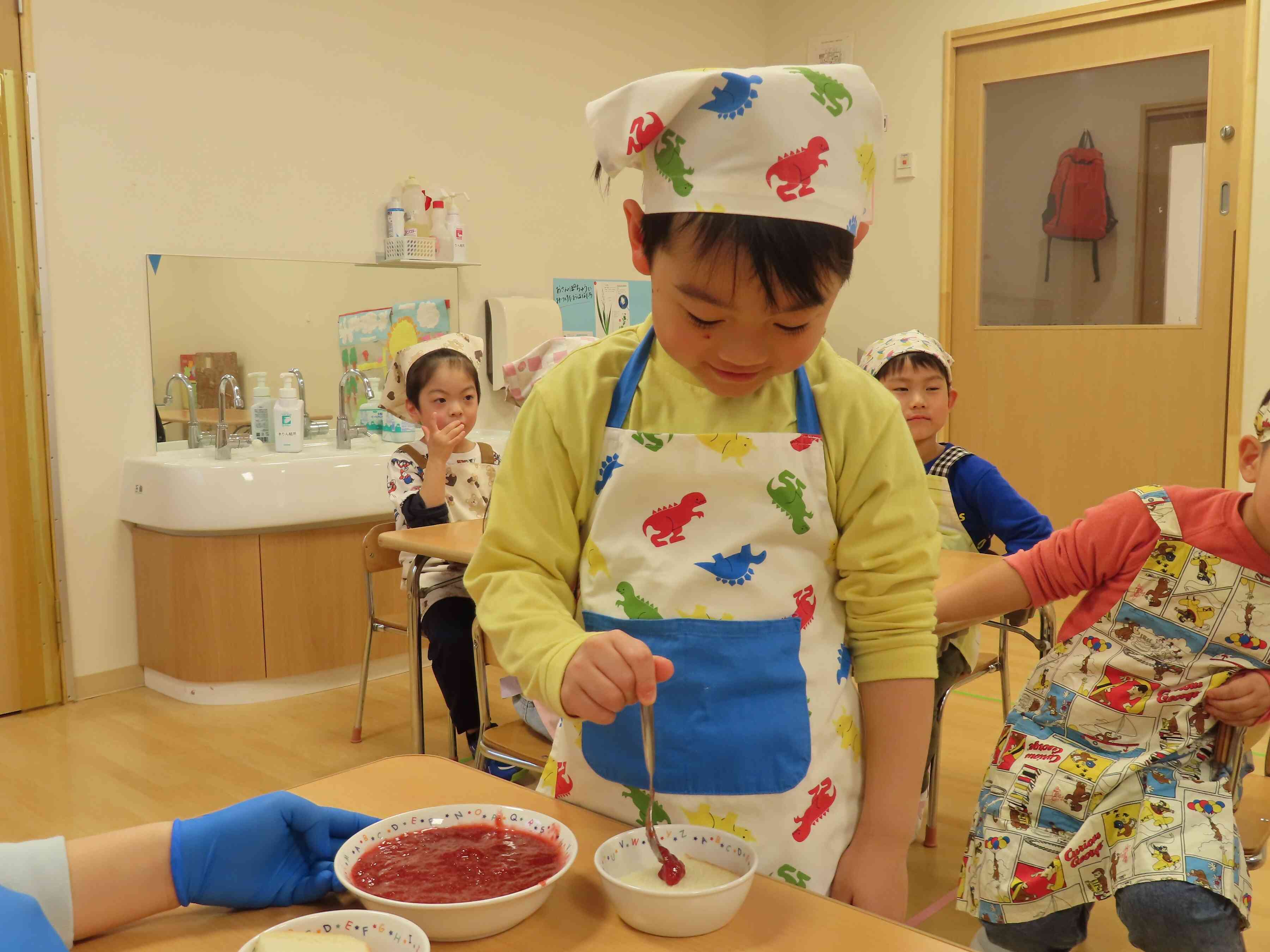 たっぷりジャムを付けて食べました。