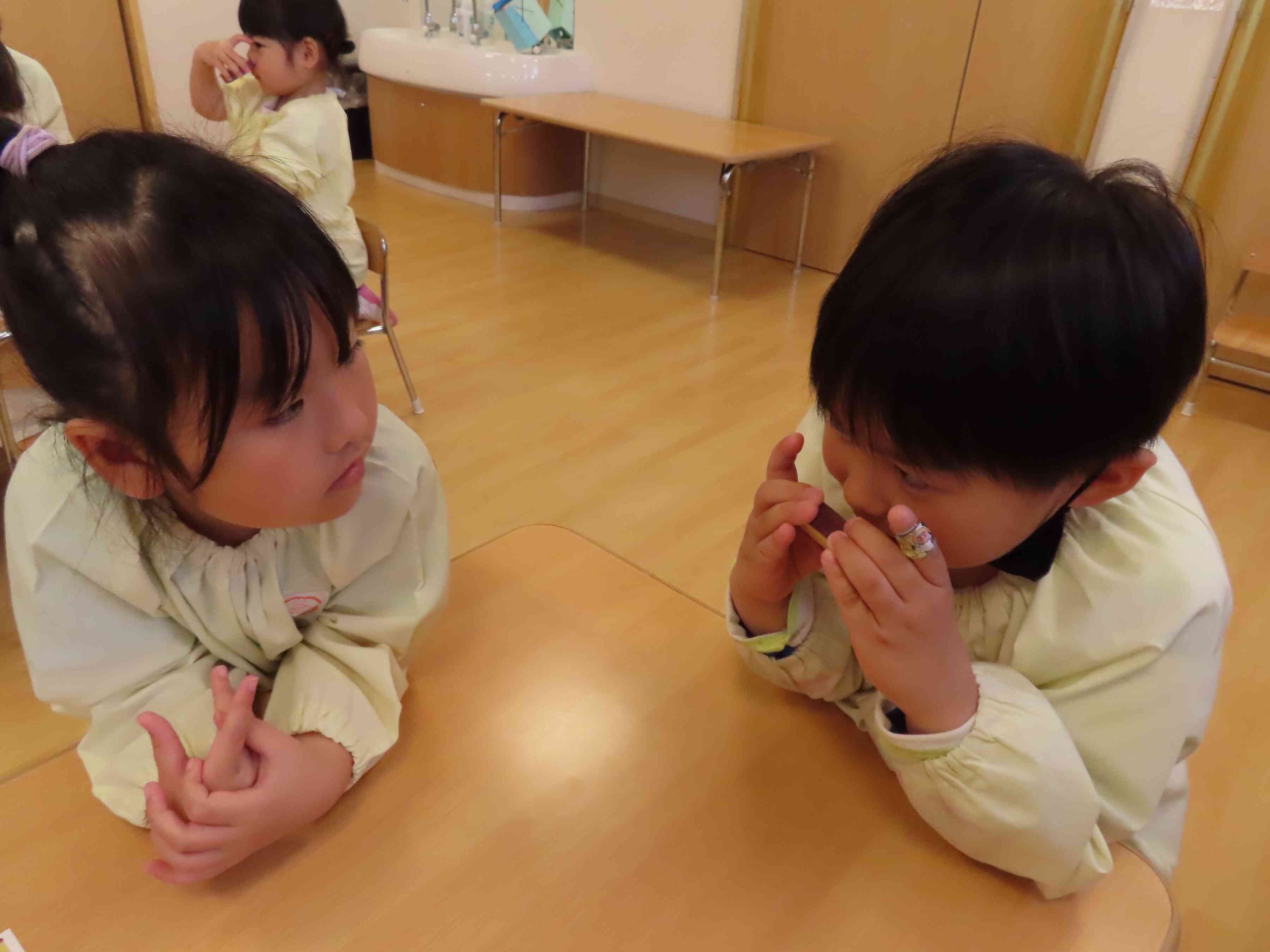 順番に匂いや形・色の確認