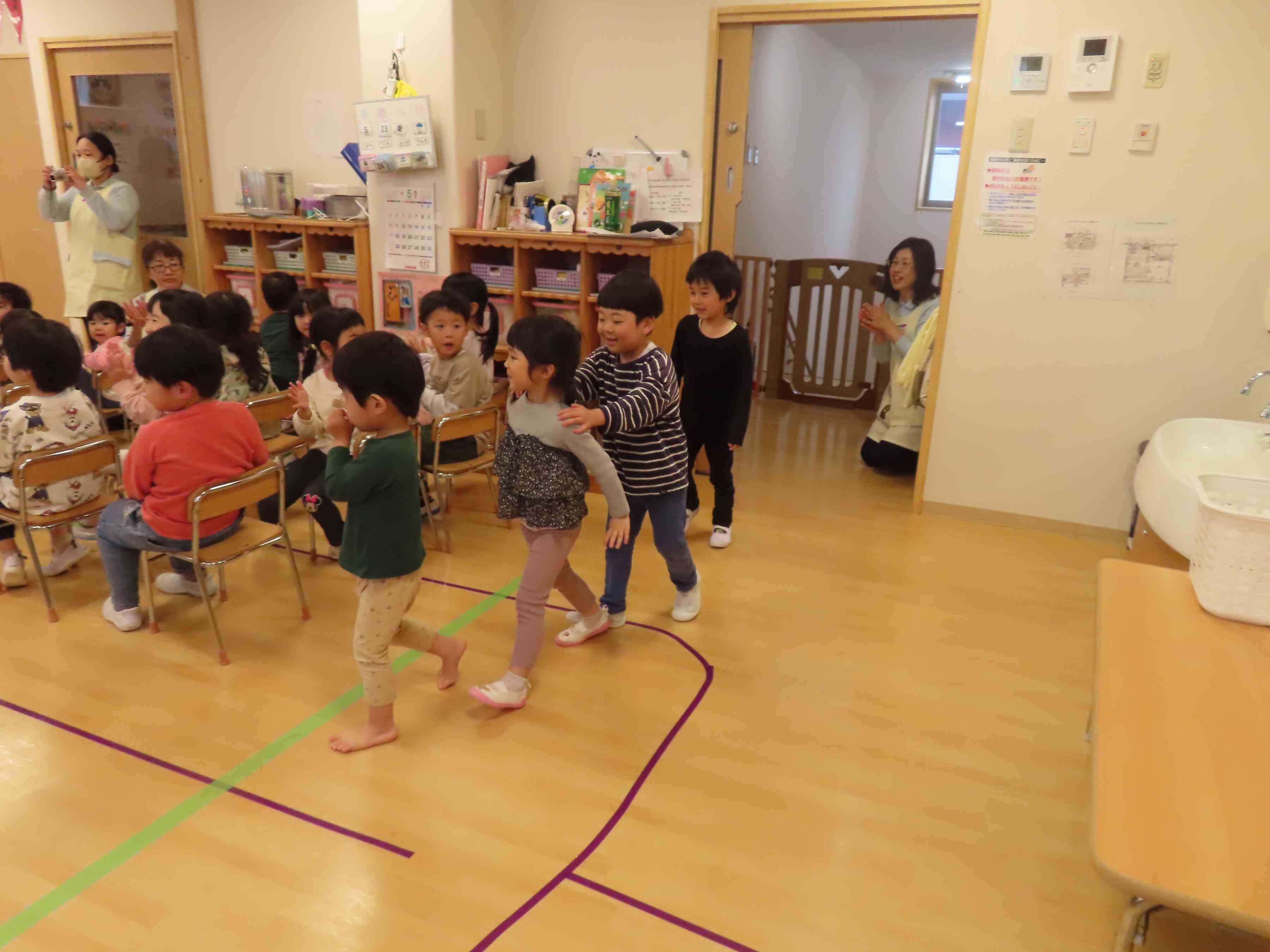 みんなで一緒に入場！