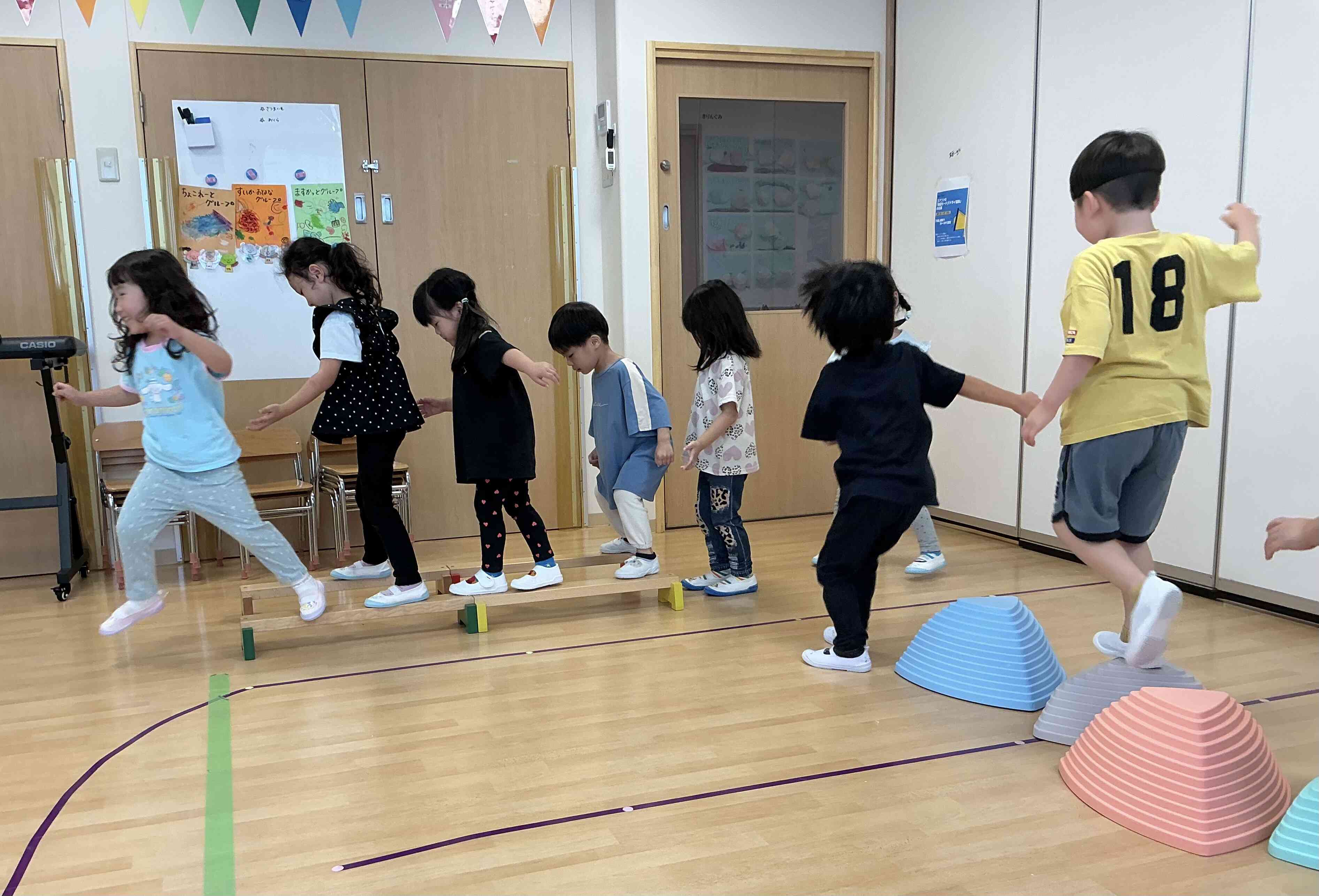 順番を守りながら運動遊び。