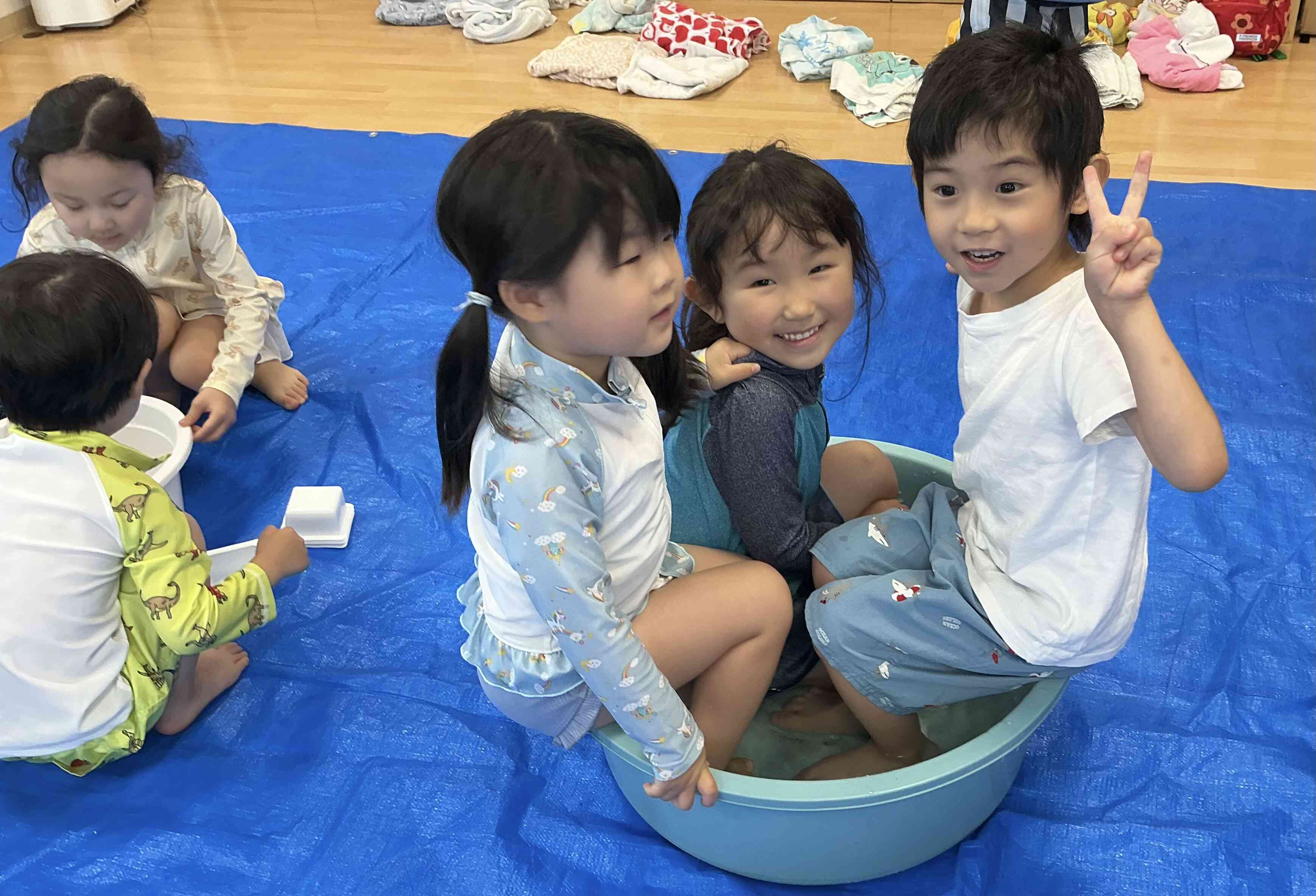 お部屋でも水遊び楽しいよ！