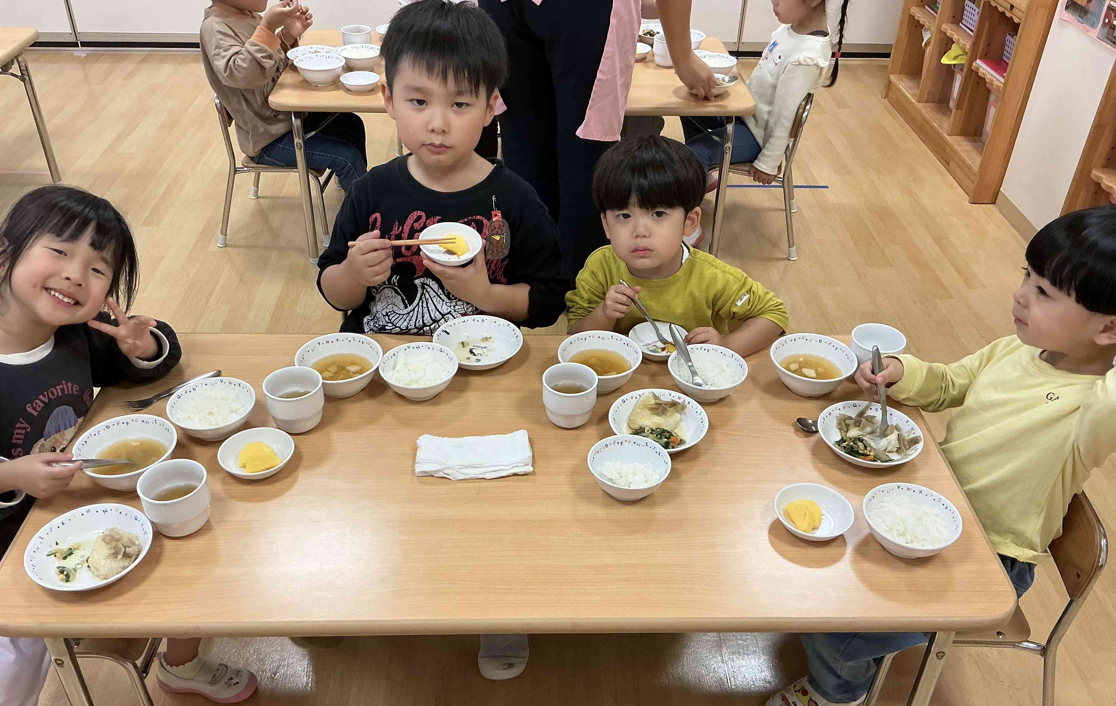 きりん組（５歳児）さんがお手伝いに来てくれたよ