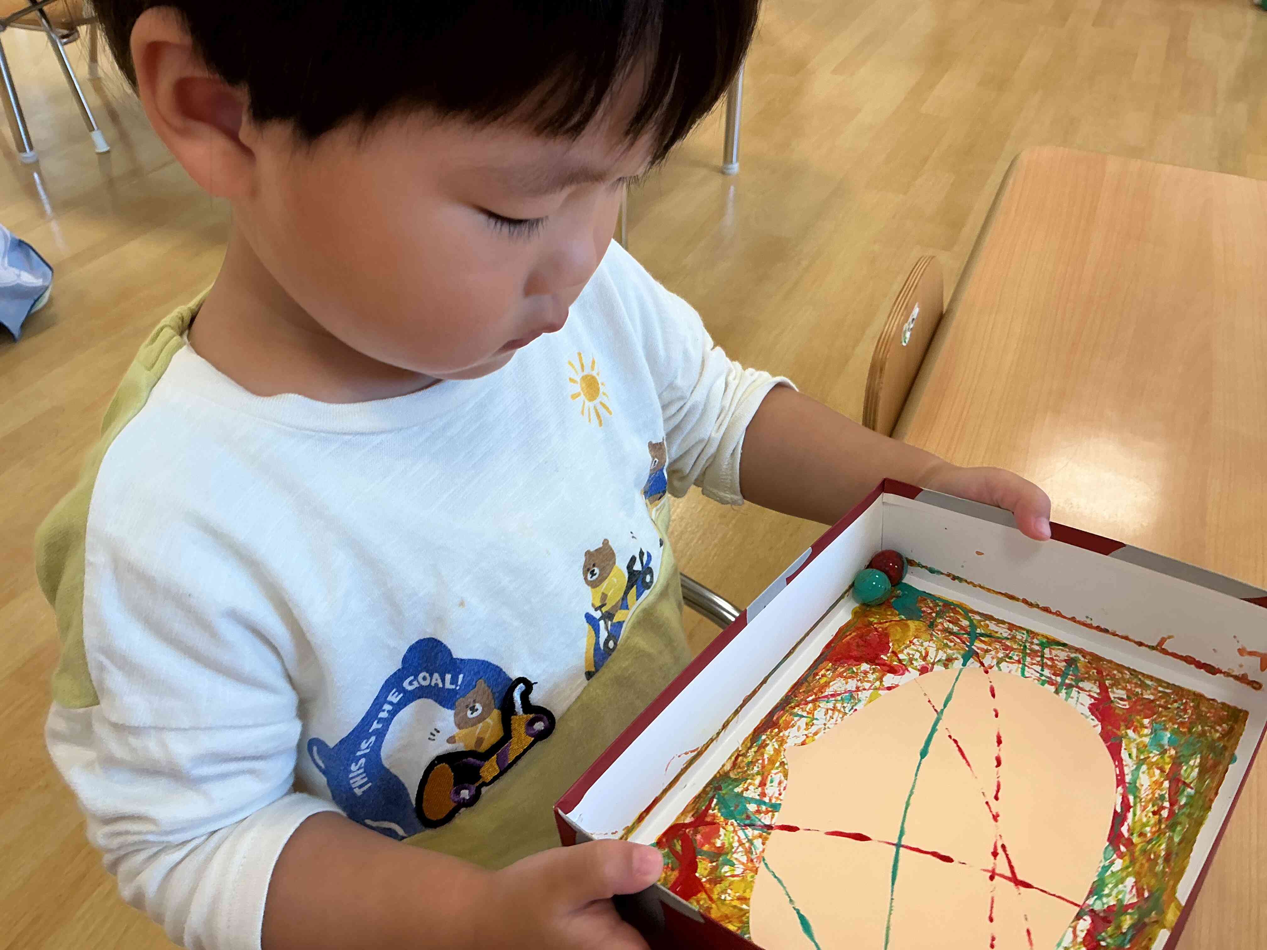 ビー玉転がしでどんぐり帽子を作りました！