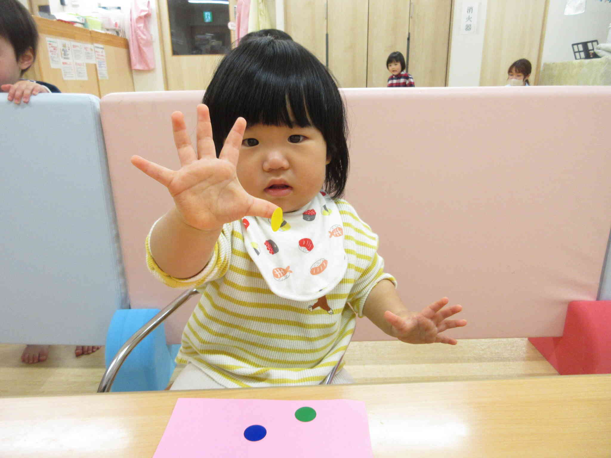 くっついて取れないよ～！