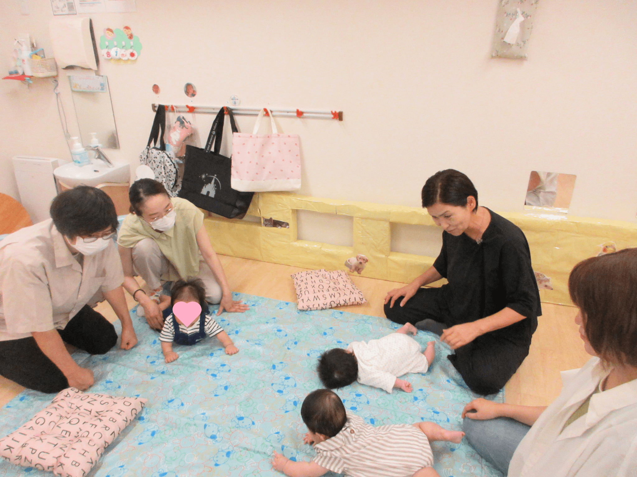 うつ伏せ、上手だね！