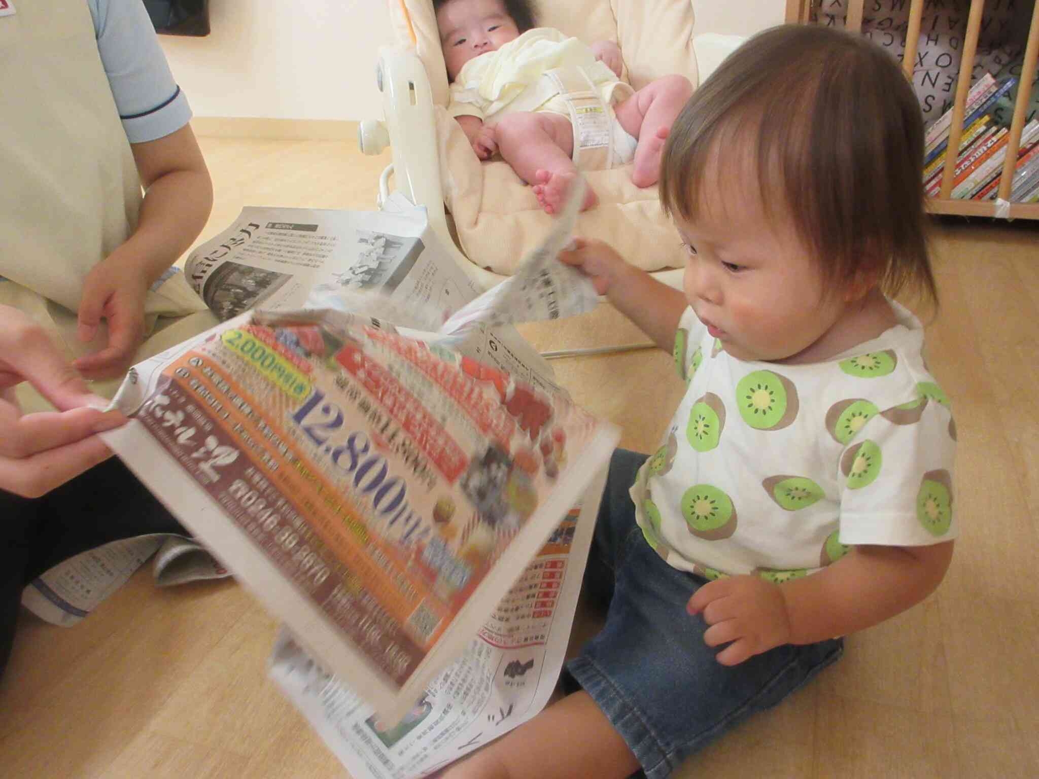ビリビリッ!新聞遊びをしたよ☆