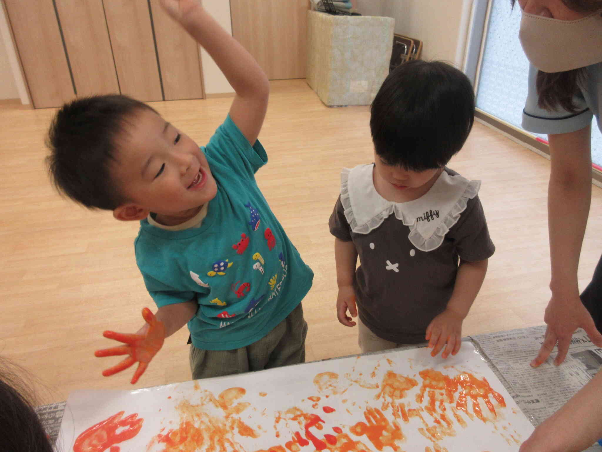 手を使ってダイナミックに色をつけたよ♪