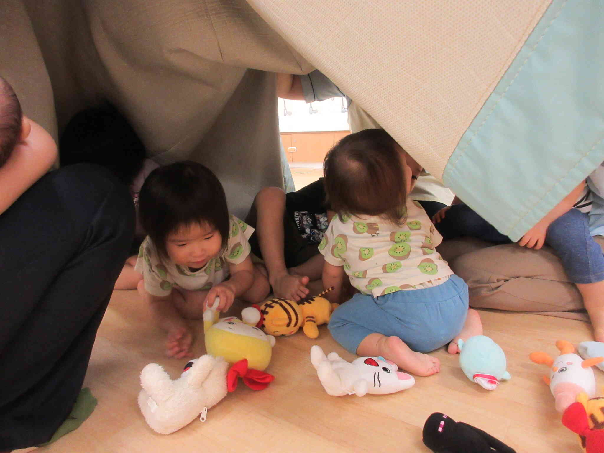 ダンゴムシのポーズでマットの下に素早く避難！！