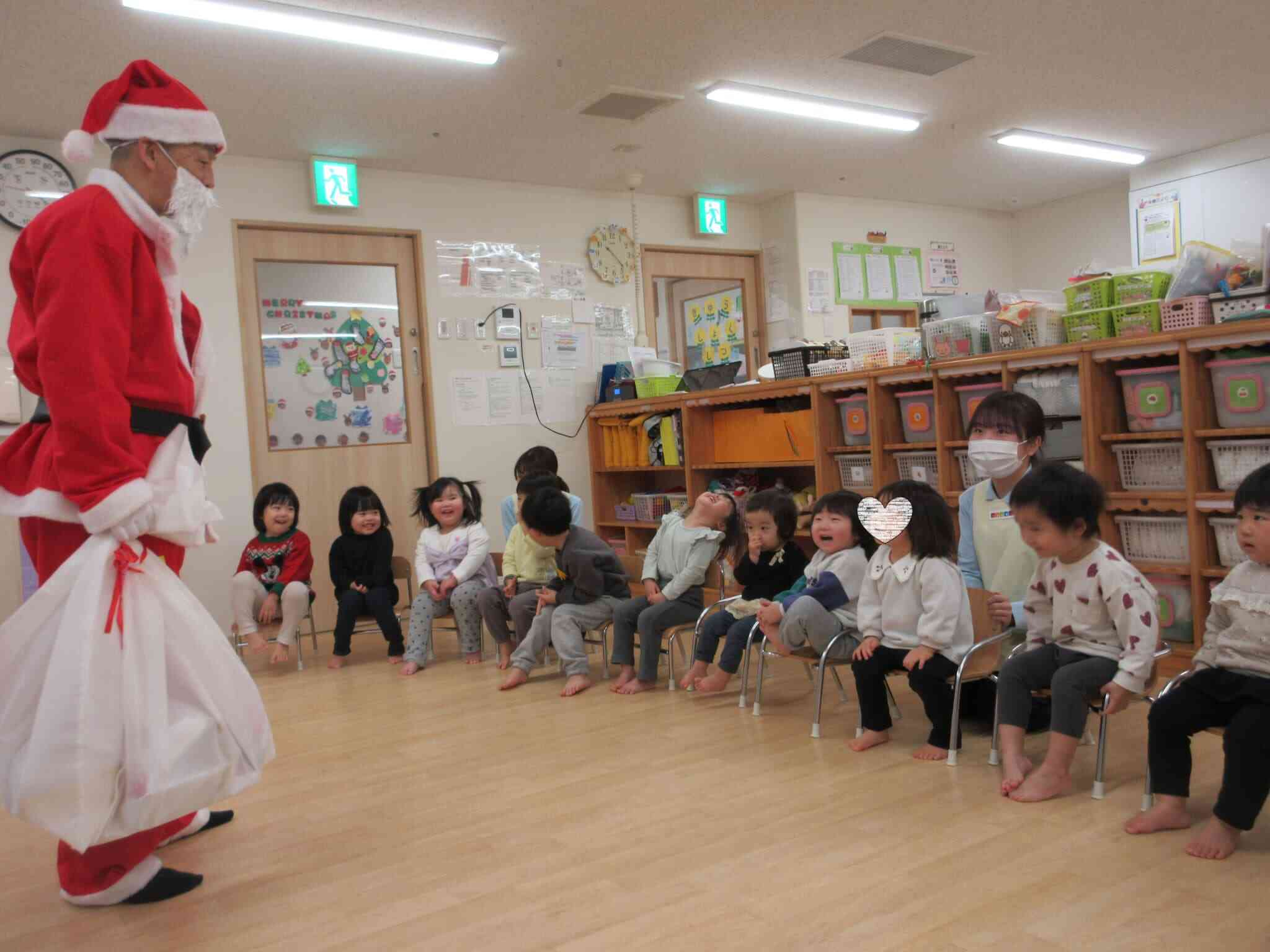 ★クリスマス会とクリスマスツリーの飾りつけをしたよ★