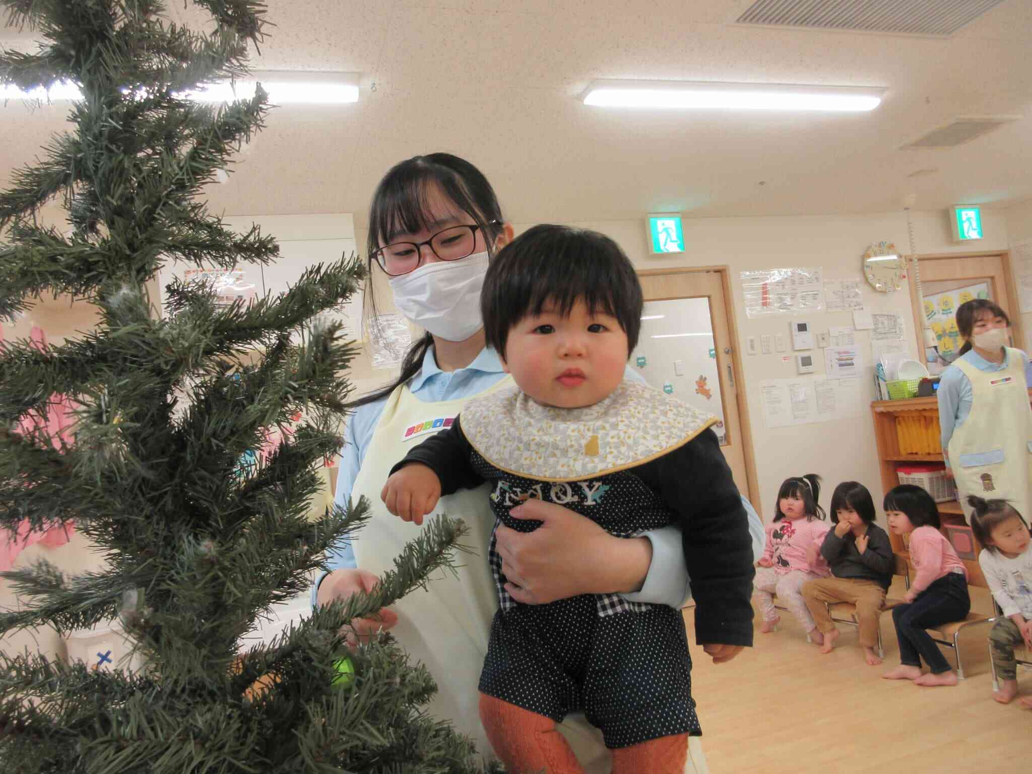 クリスマスツリーの飾りつけをしたよ★