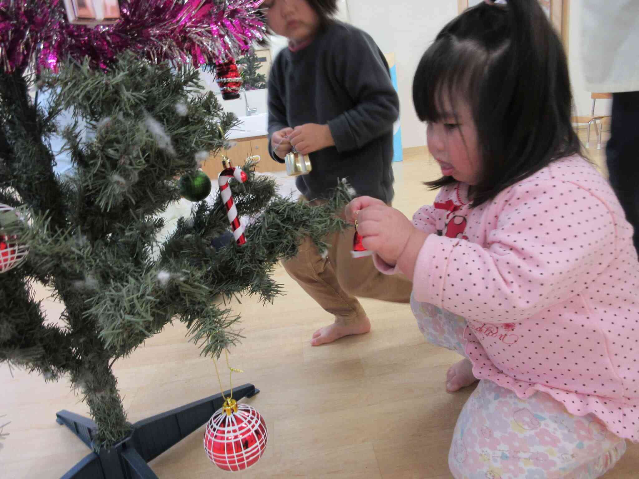 クリスマスツリーの飾りつけをしたよ！