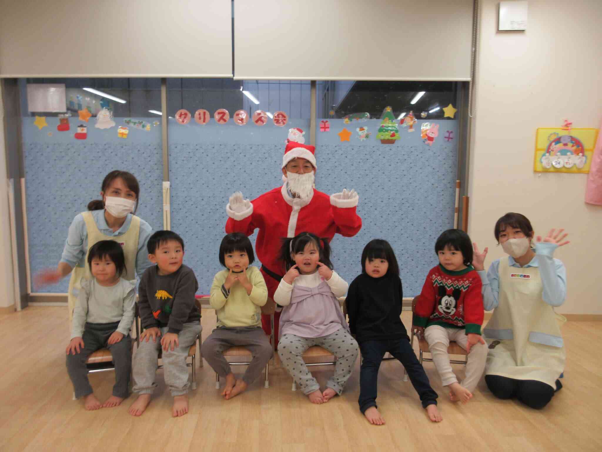 サンタさんとうさぎ組さん（２歳児）