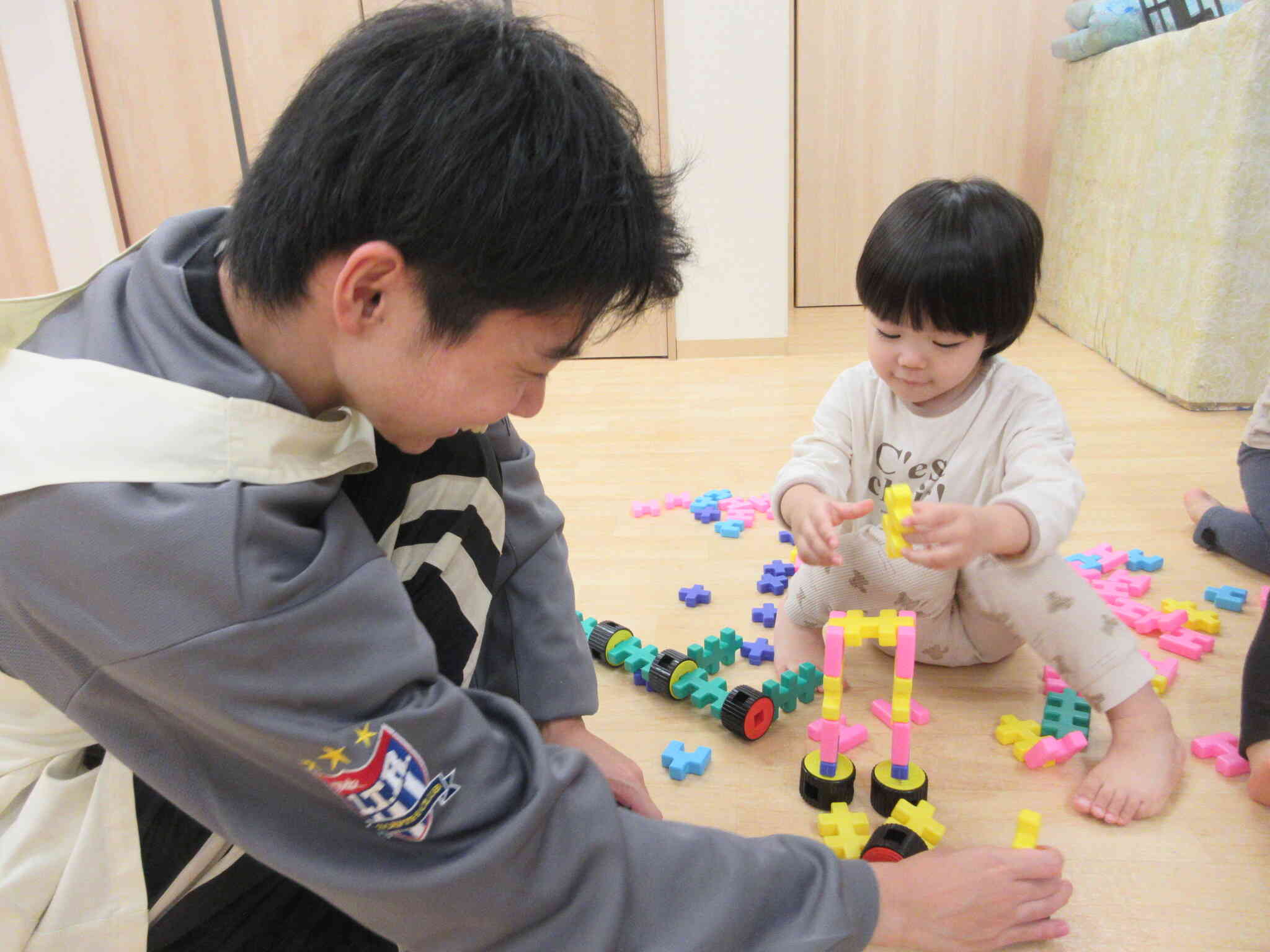 ブロック遊び、とっても上手だね！