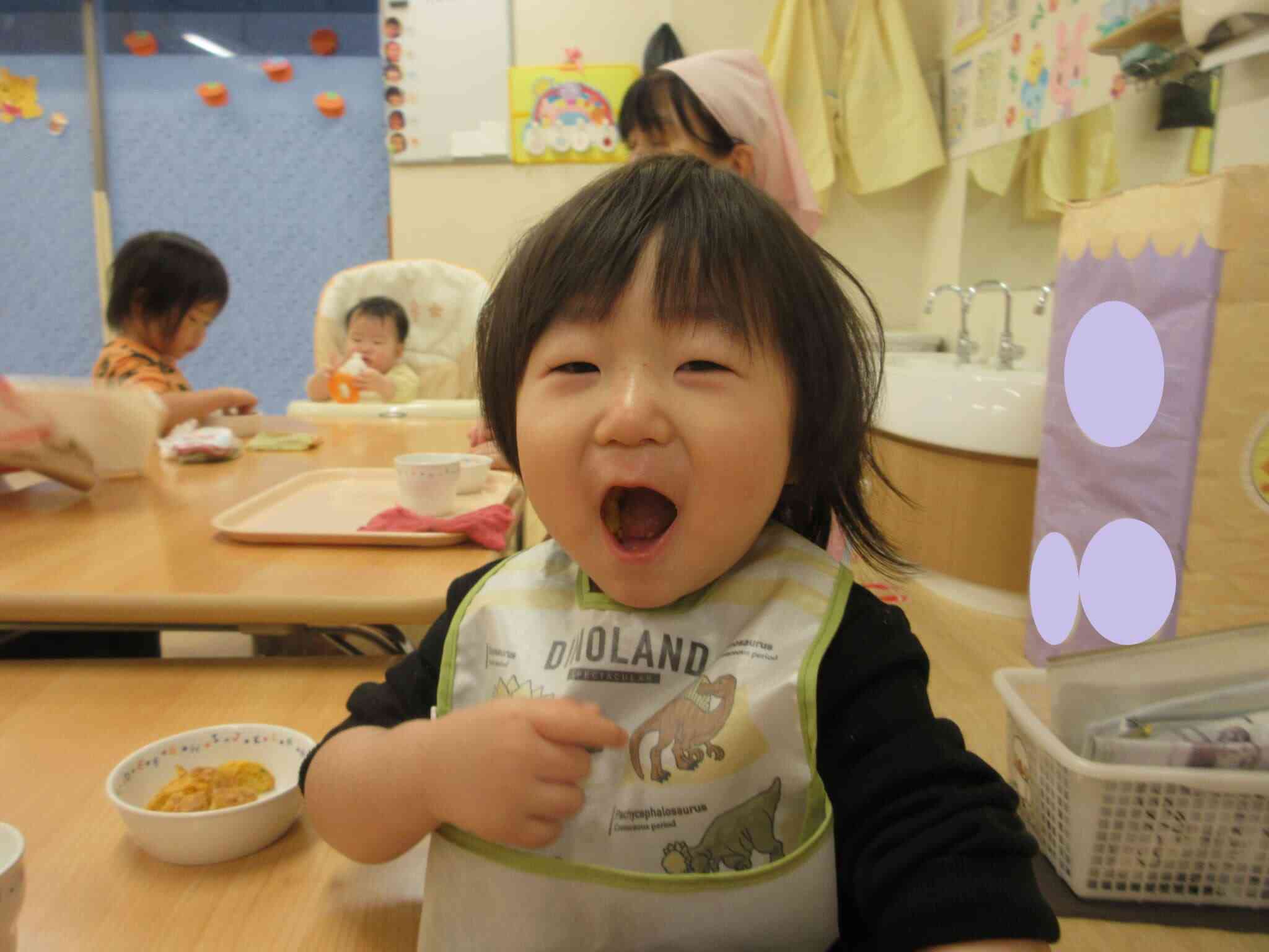 大きなお口で食べるよ！