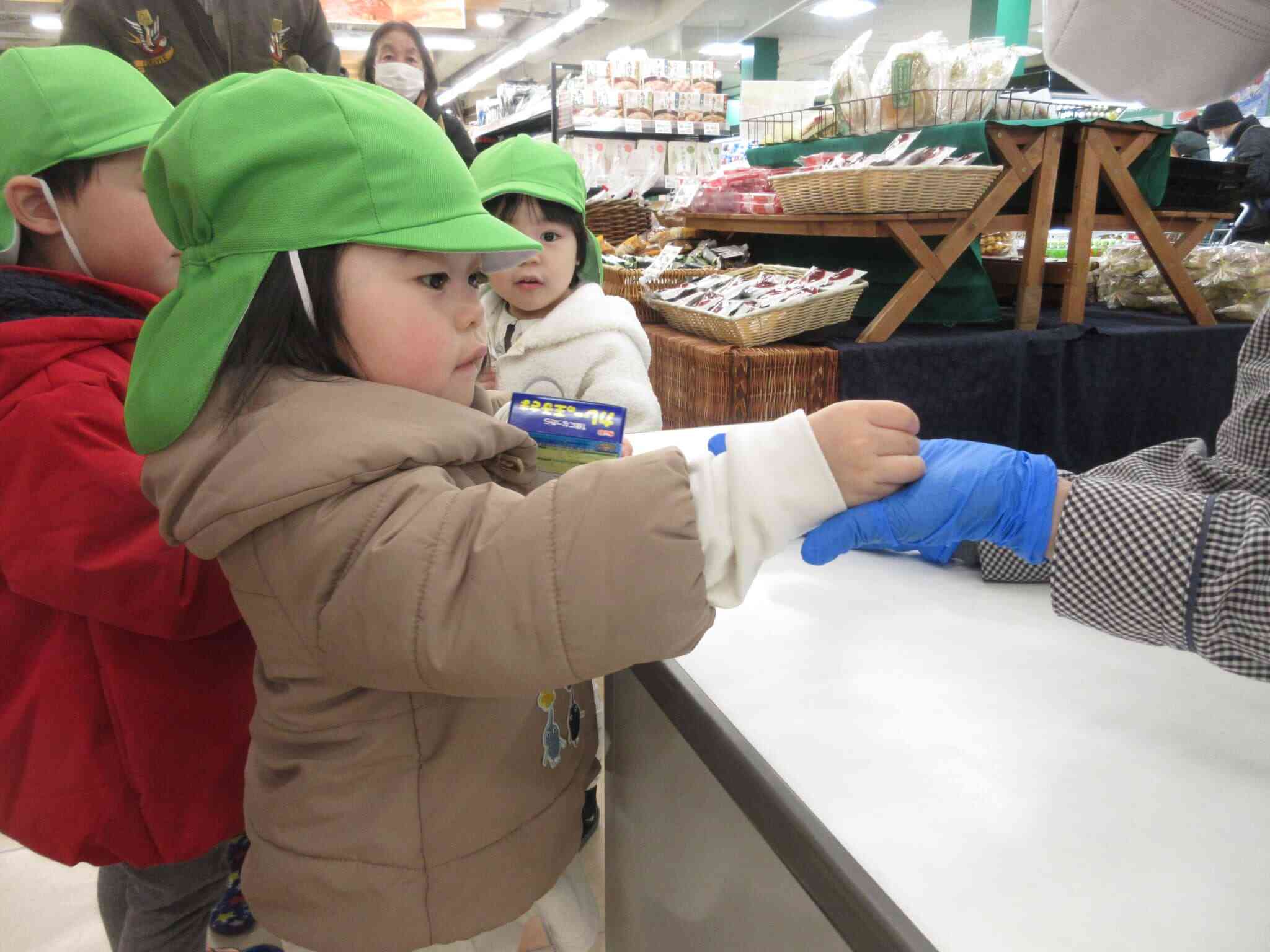 お金を渡したよ☆