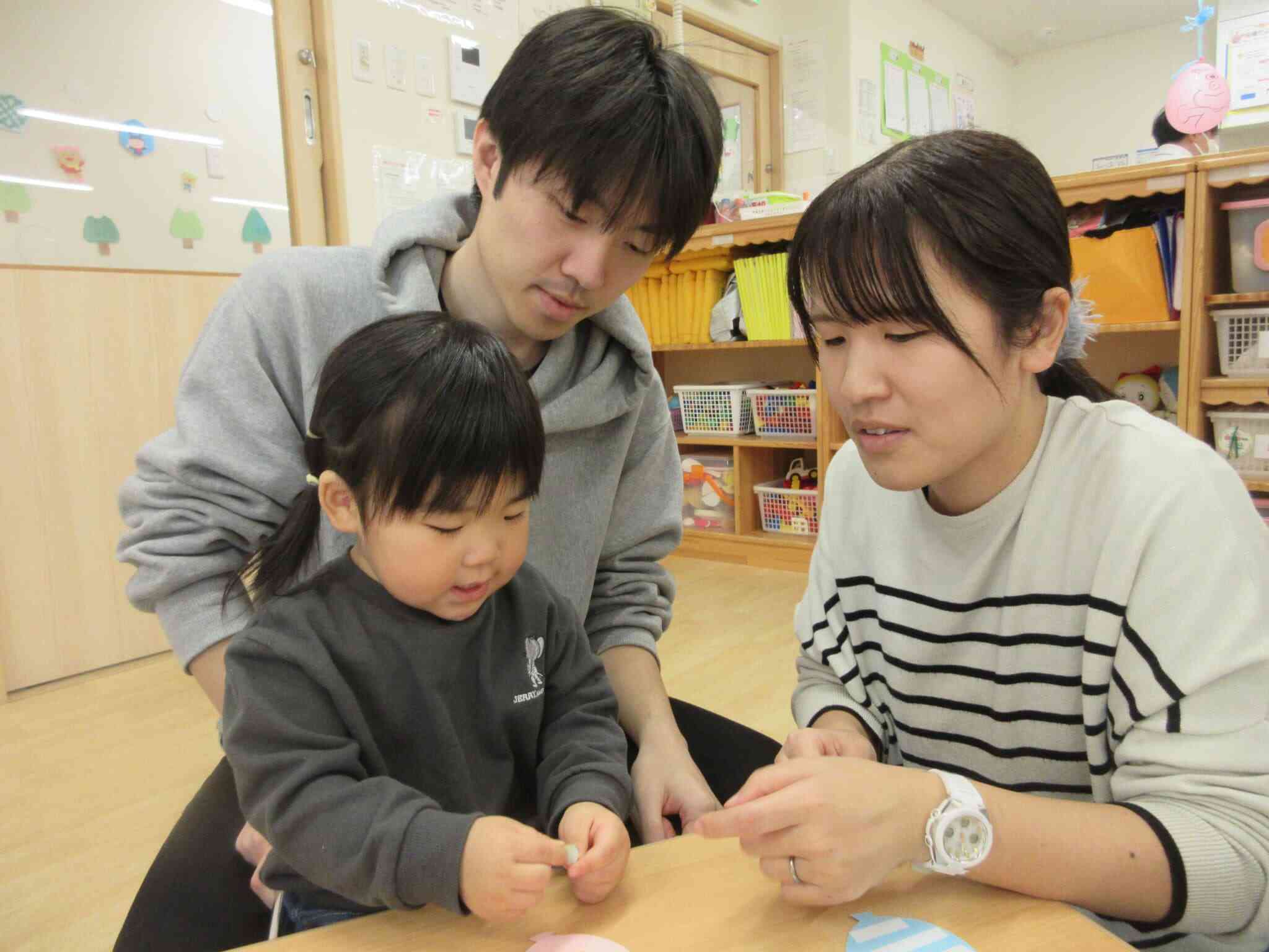 どこに貼ろうかなあ・・・