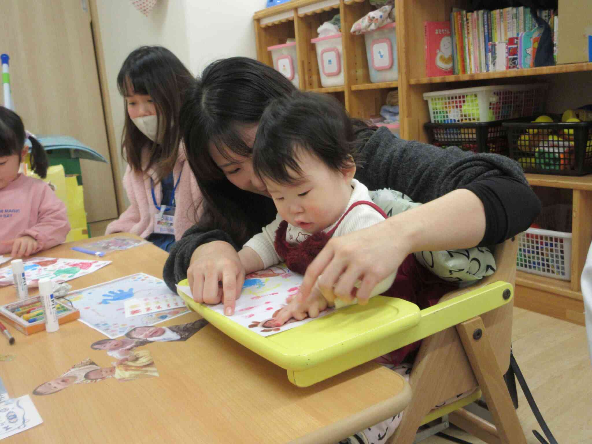 絵の具でぺたん！