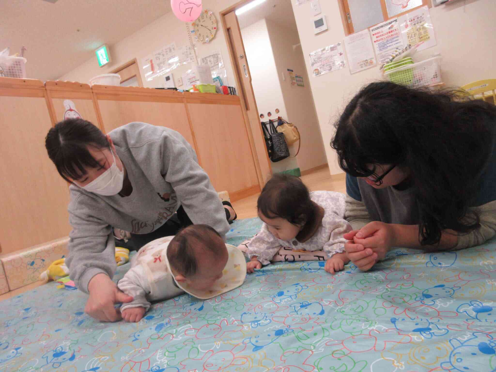 うつ伏せになると見え方が違うね！