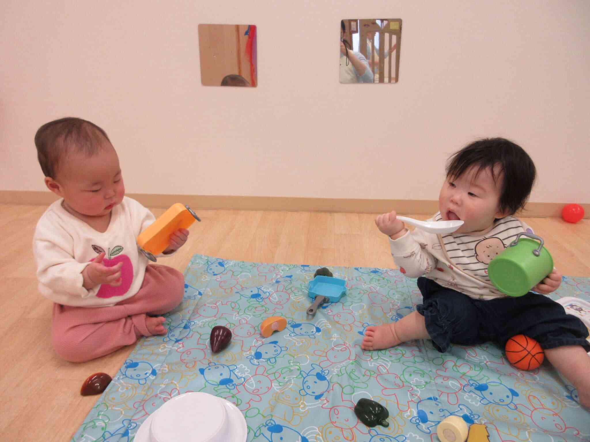 4月のひよこ組（０歳児クラス）の様子