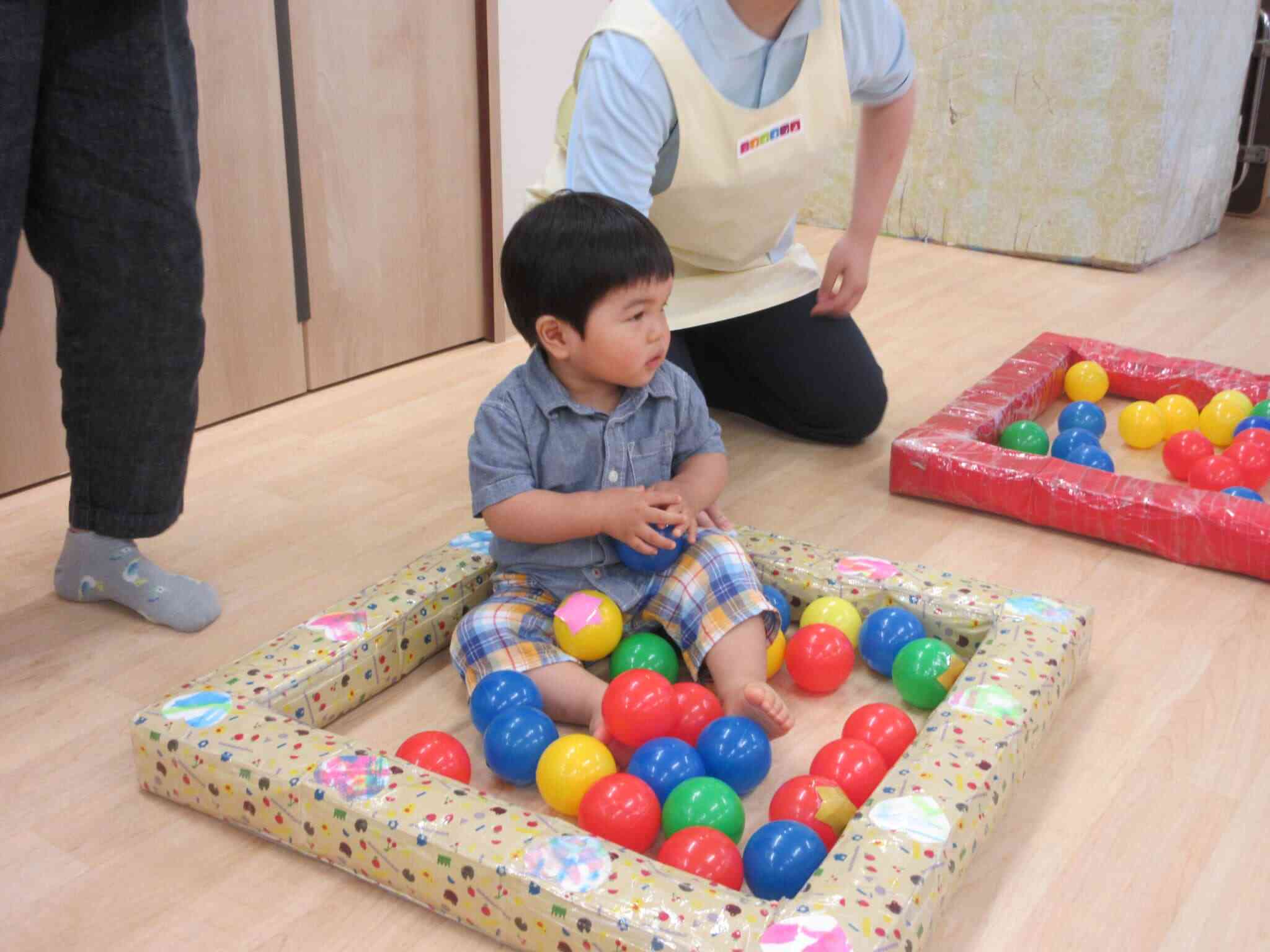 ボールプール楽しいな☆