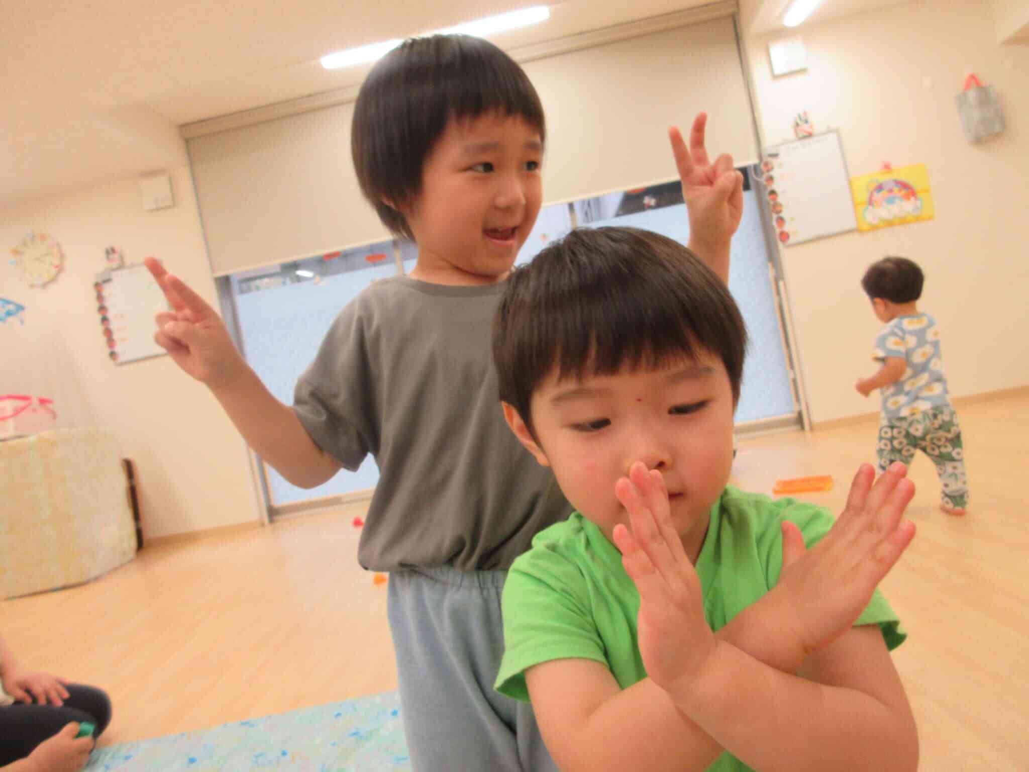 仲良く、はい、ポーズ！