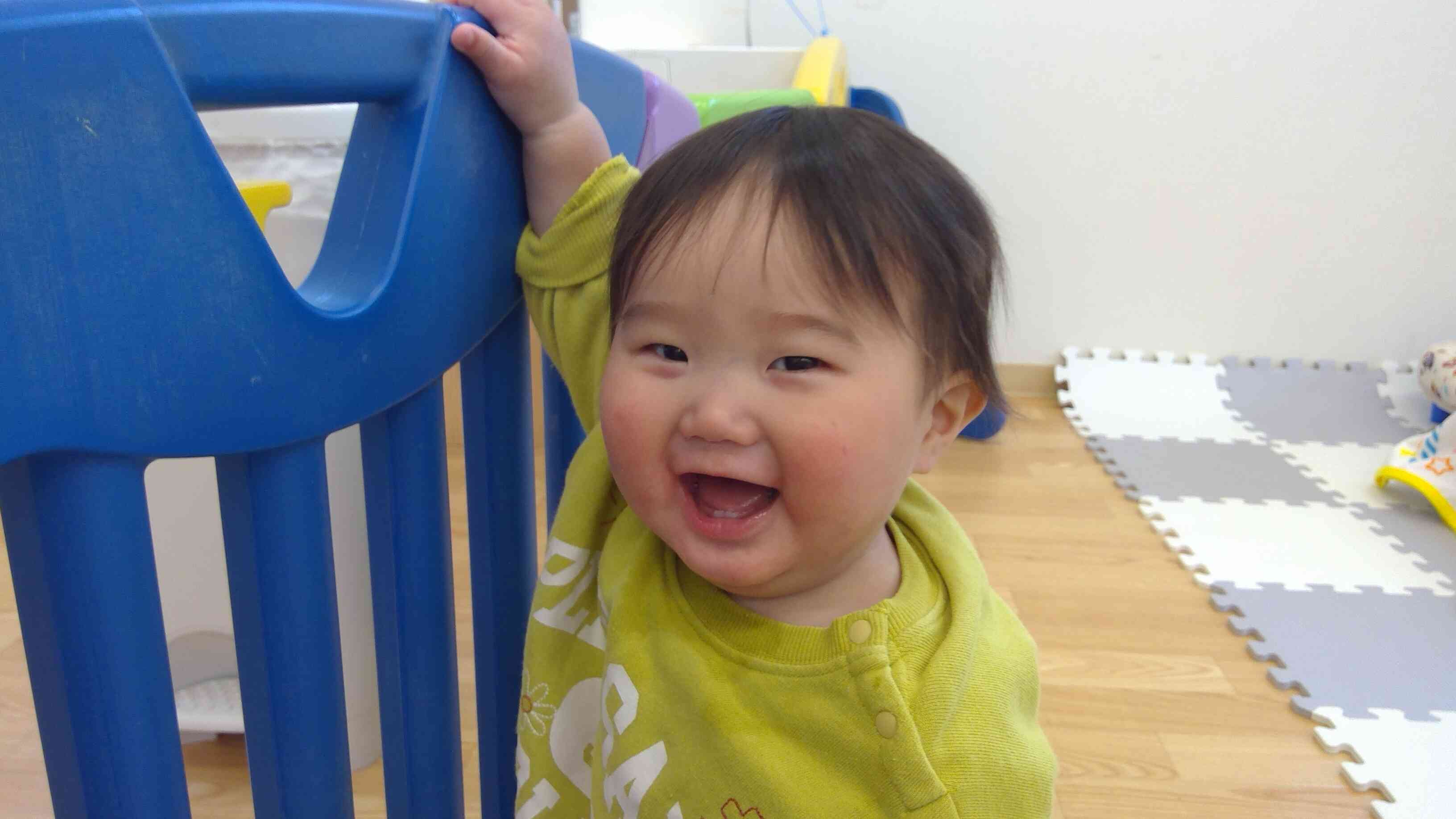 ひよこ組さん（0歳児）もニコッ