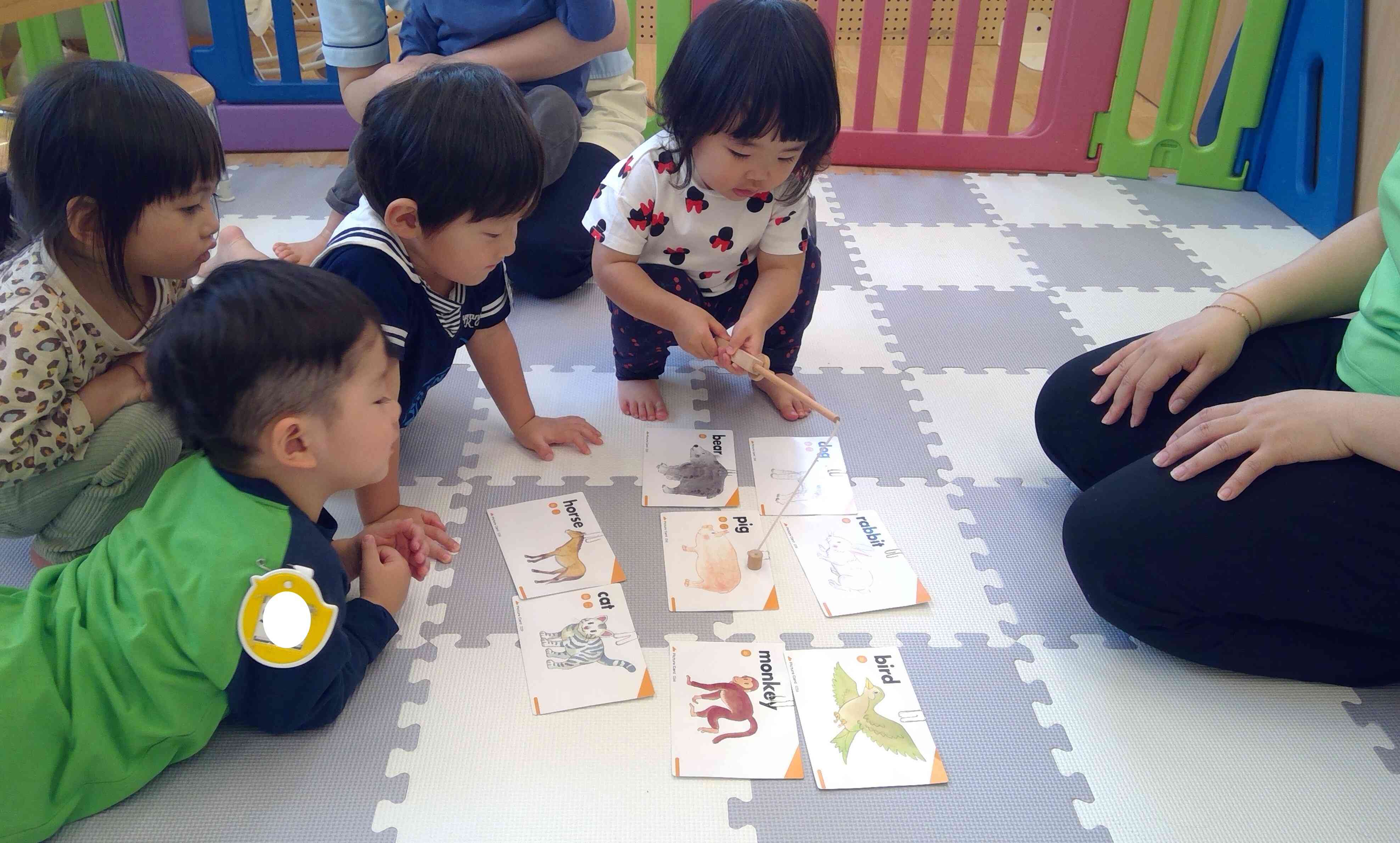 2歳児さんは釣りゲームに夢中でしたよ