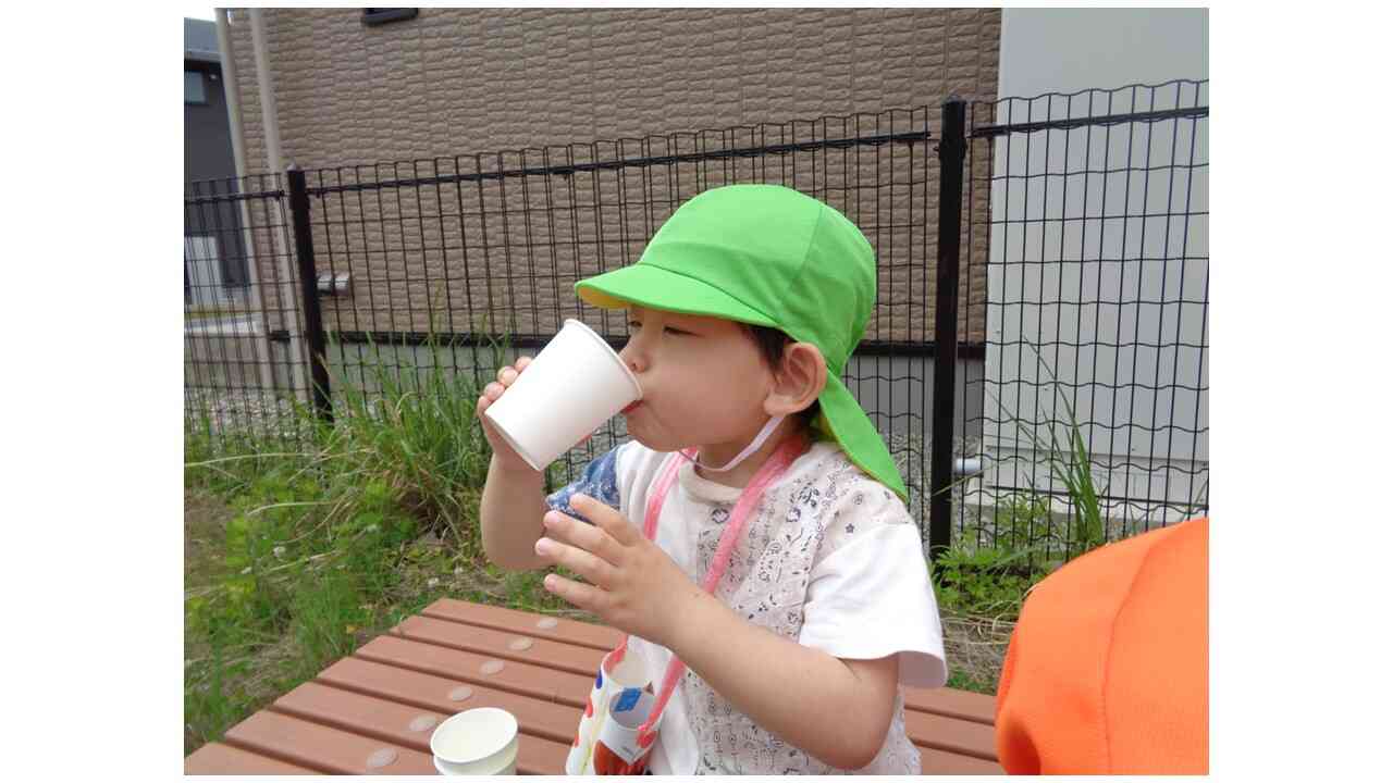 公園での水分補給は美味しいね！