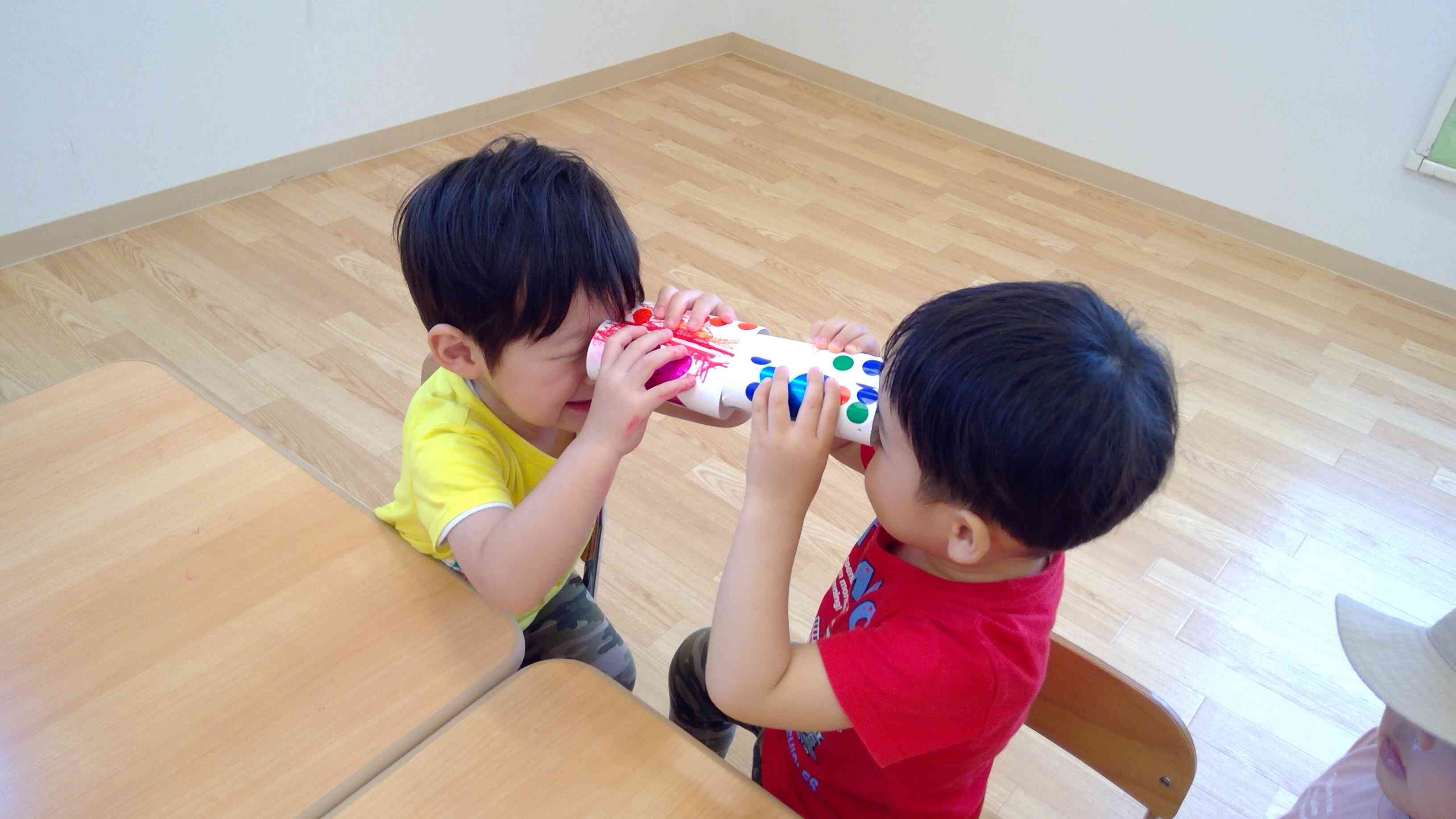双眼鏡作ったよ！（２歳児うさぎ組）