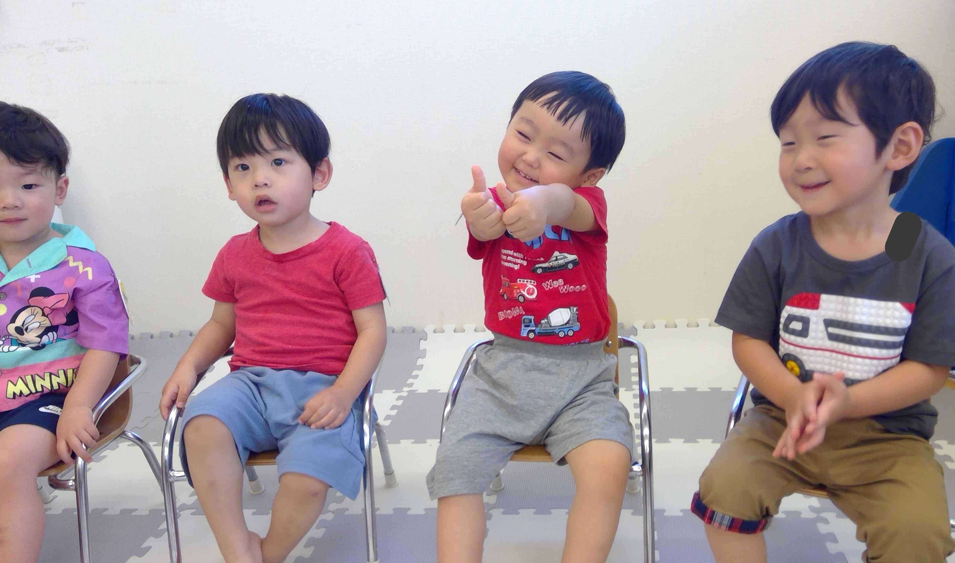 5月の英語あそびの様子（0.1.2歳児）