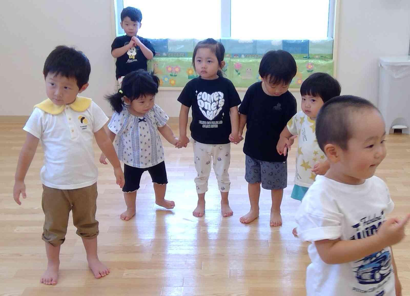 手を繋ぐの大好き！