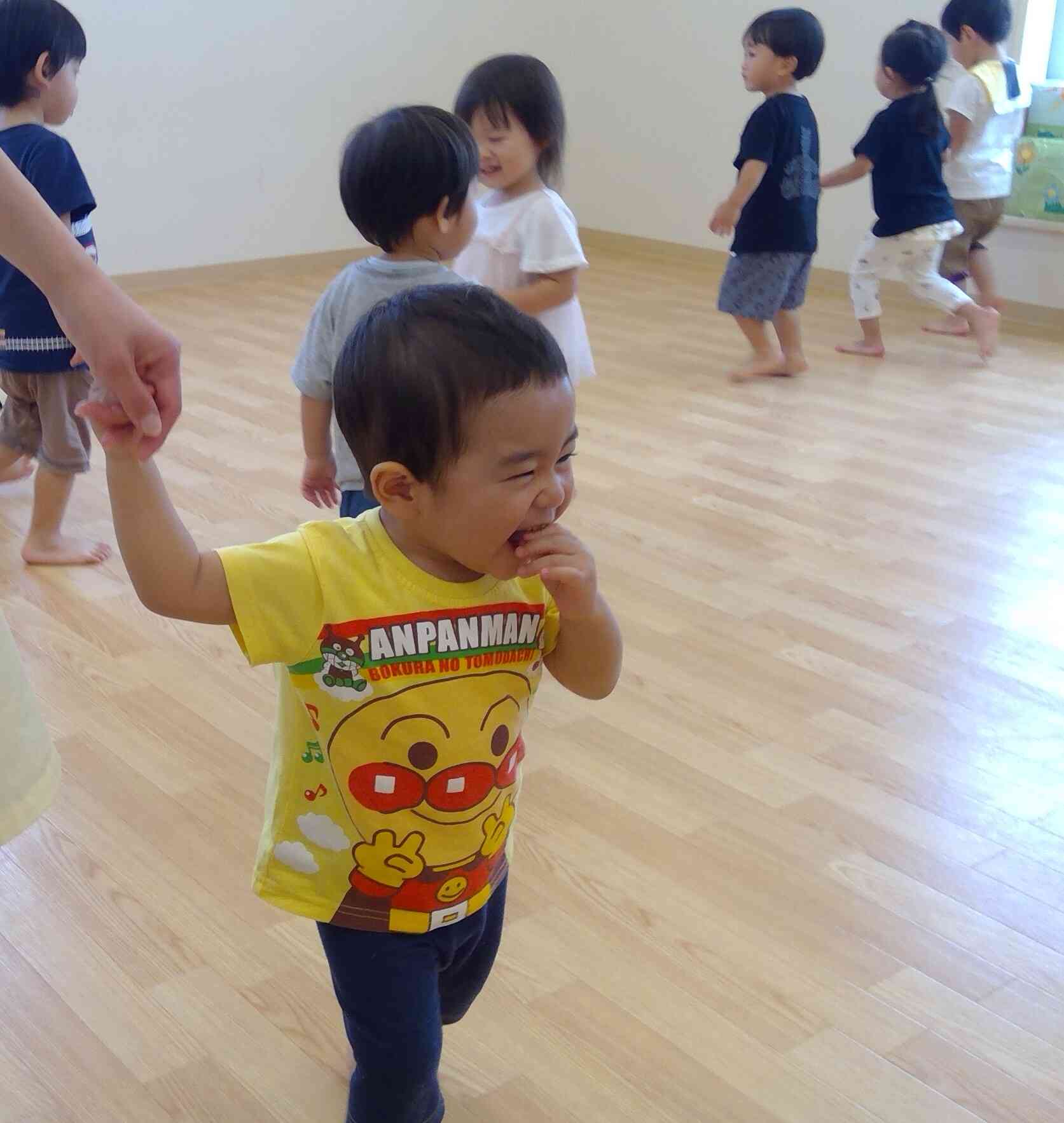 みんなで歩くの楽しいね。