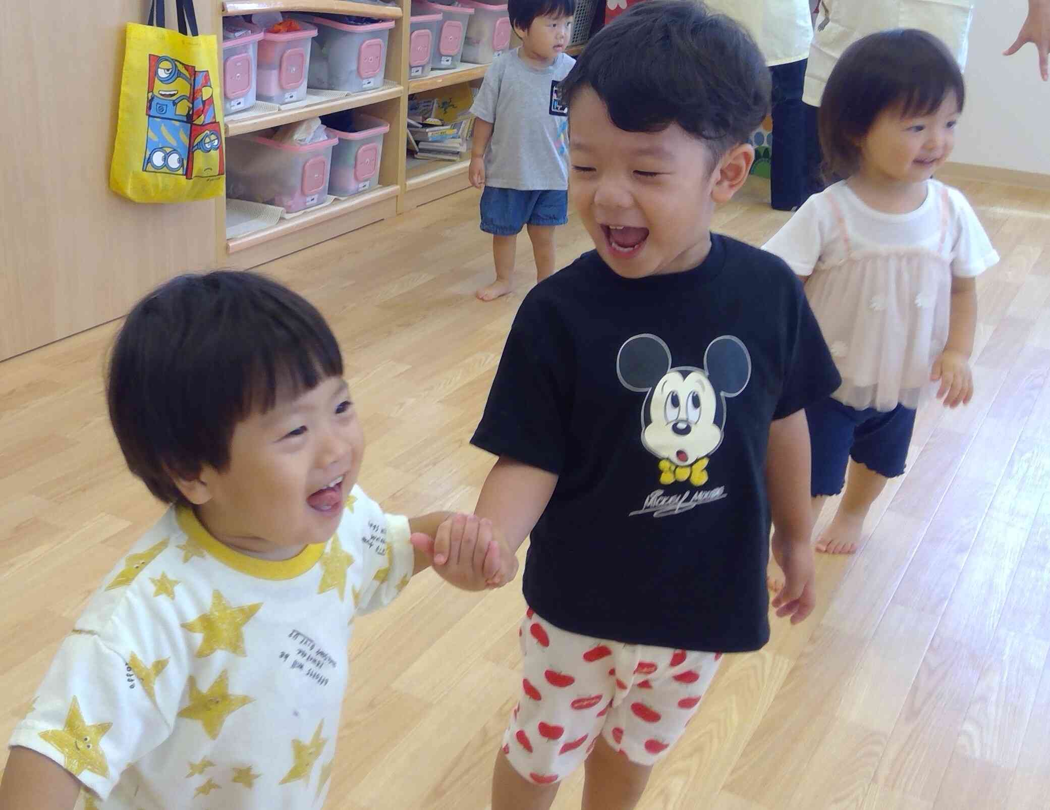 リズム遊びの様子（0、1、2歳児）