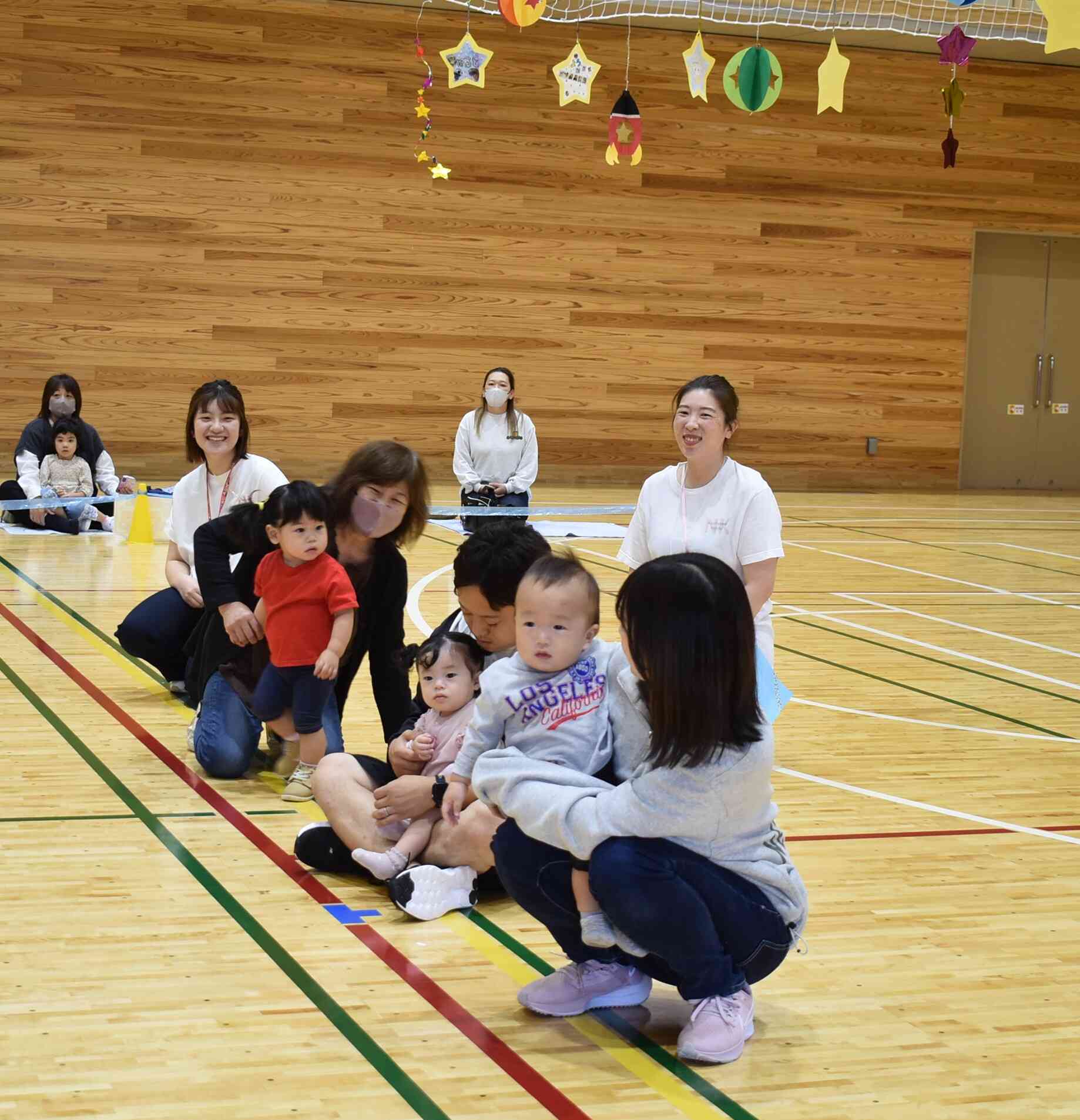 ひよこ組さんも少しドキドキしながらの開会式でした。