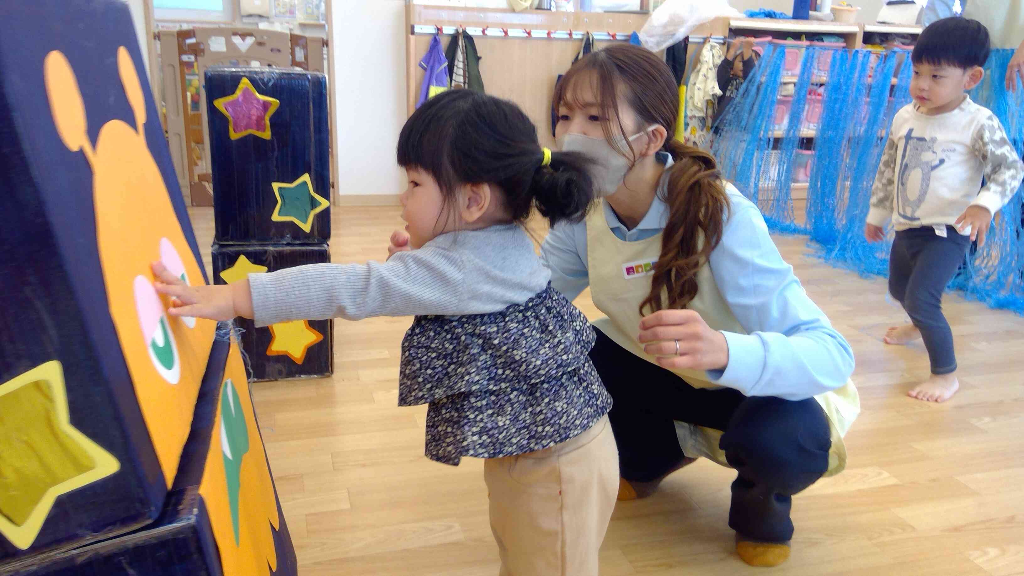 0歳児さんも先生と一緒に「えいっ！」