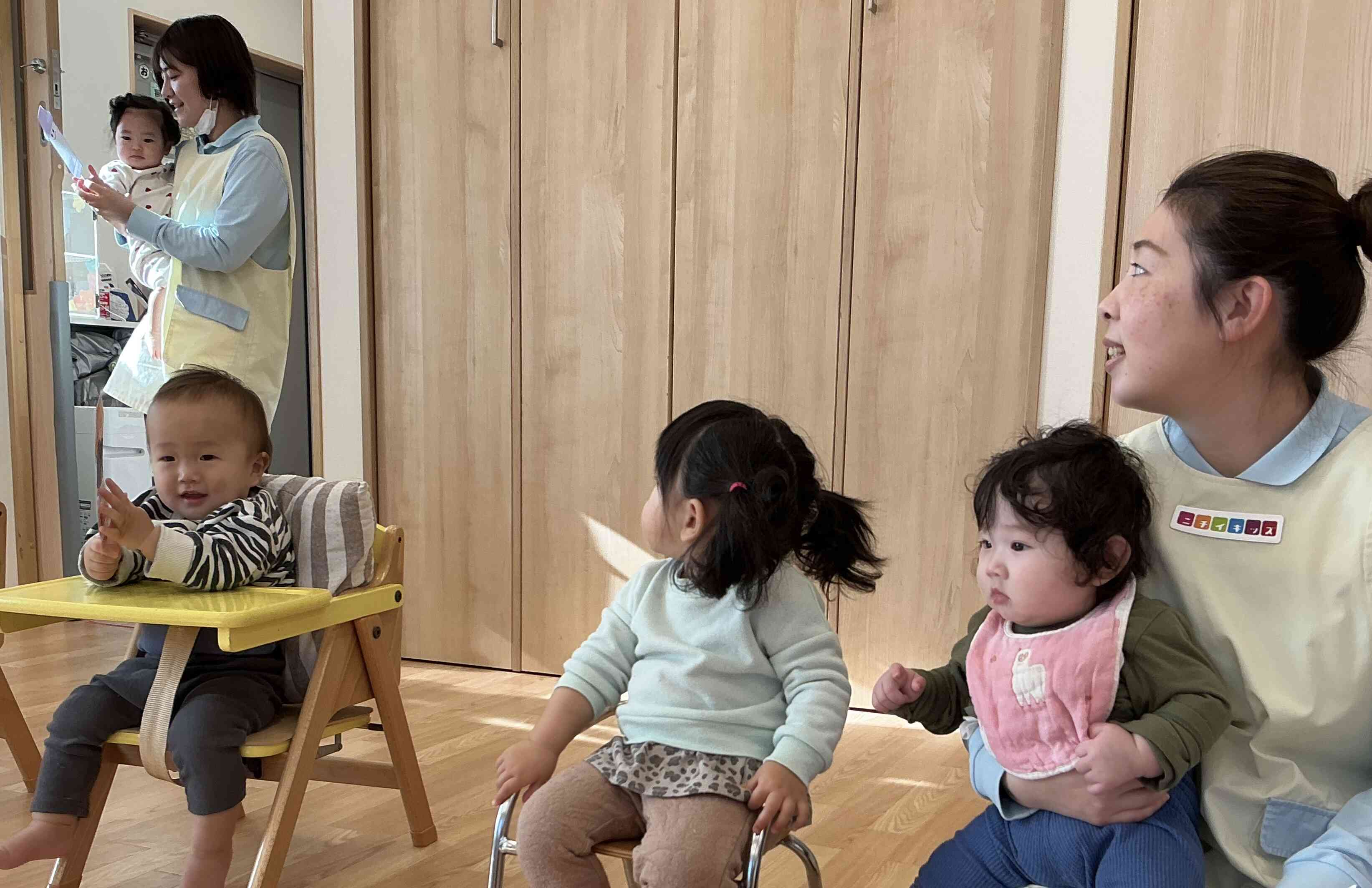 先生と先生と一緒に入場です!