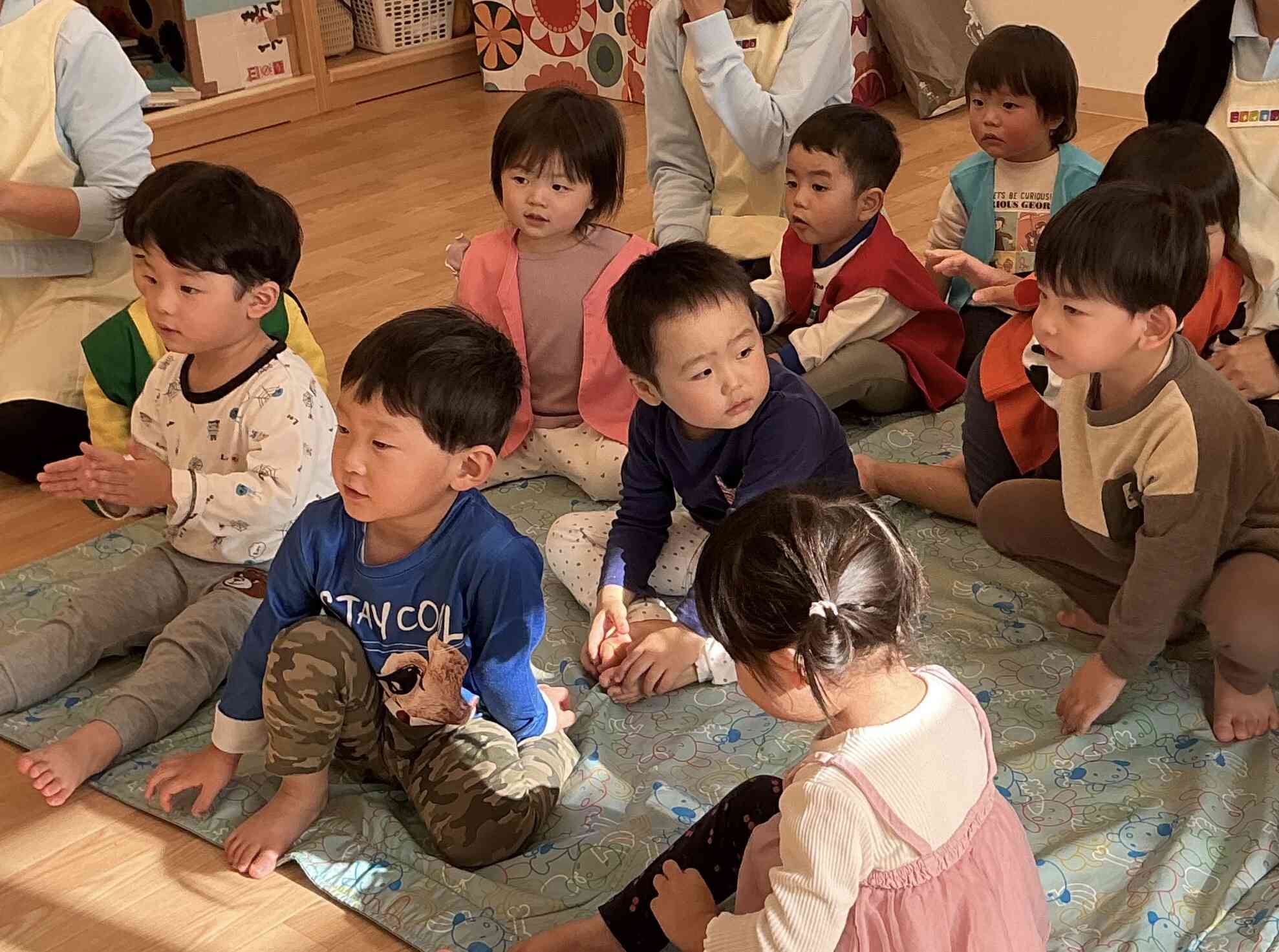 お友達の発表を見るお客さん役もしました⭐︎