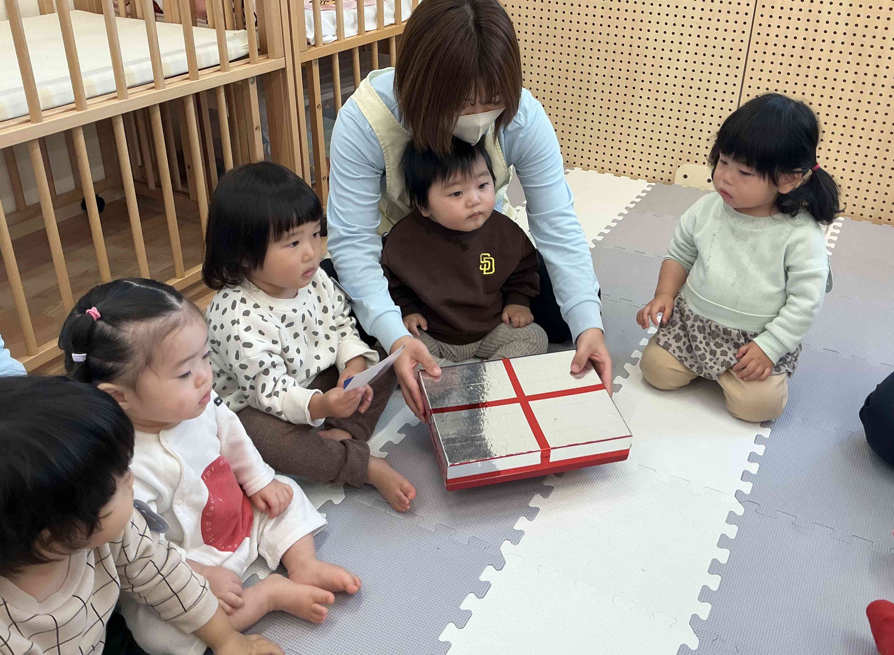 先生と一緒に箱を開けてみよう！