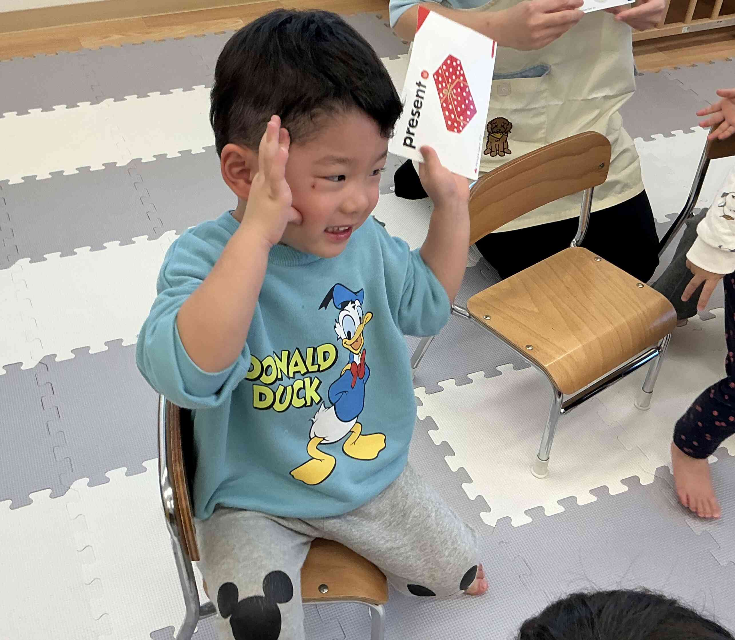 「やったー！プレゼント！」とっても喜んでいました！