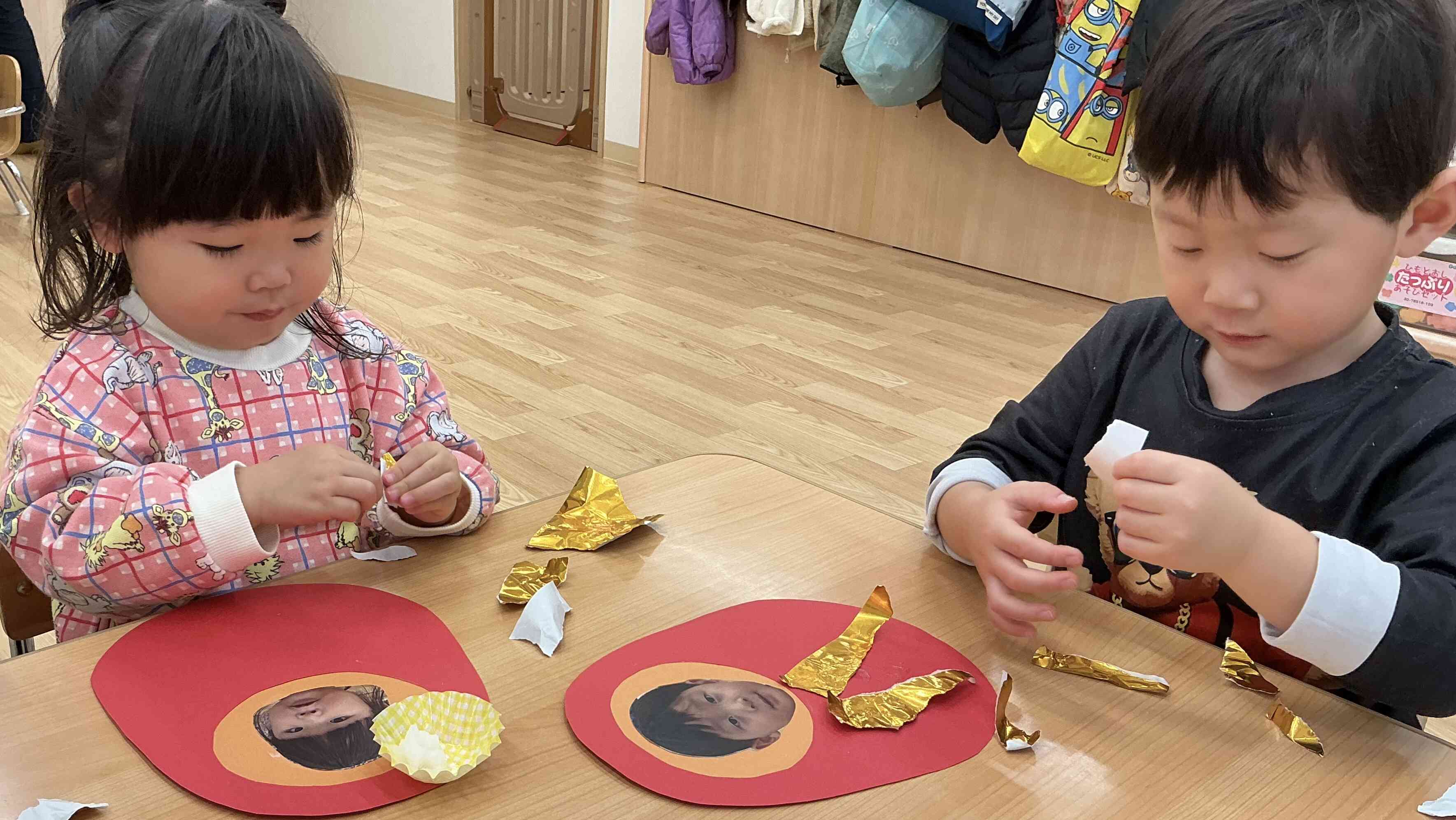 かっこいい折り紙の色だね