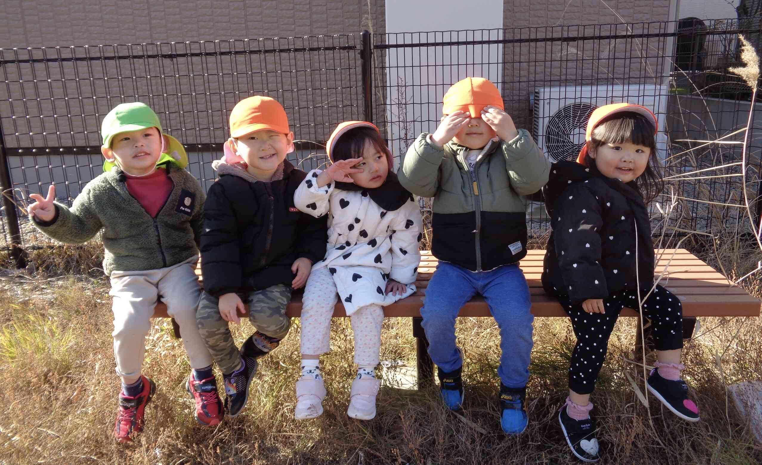 ベンチにすわってハイチーズ！